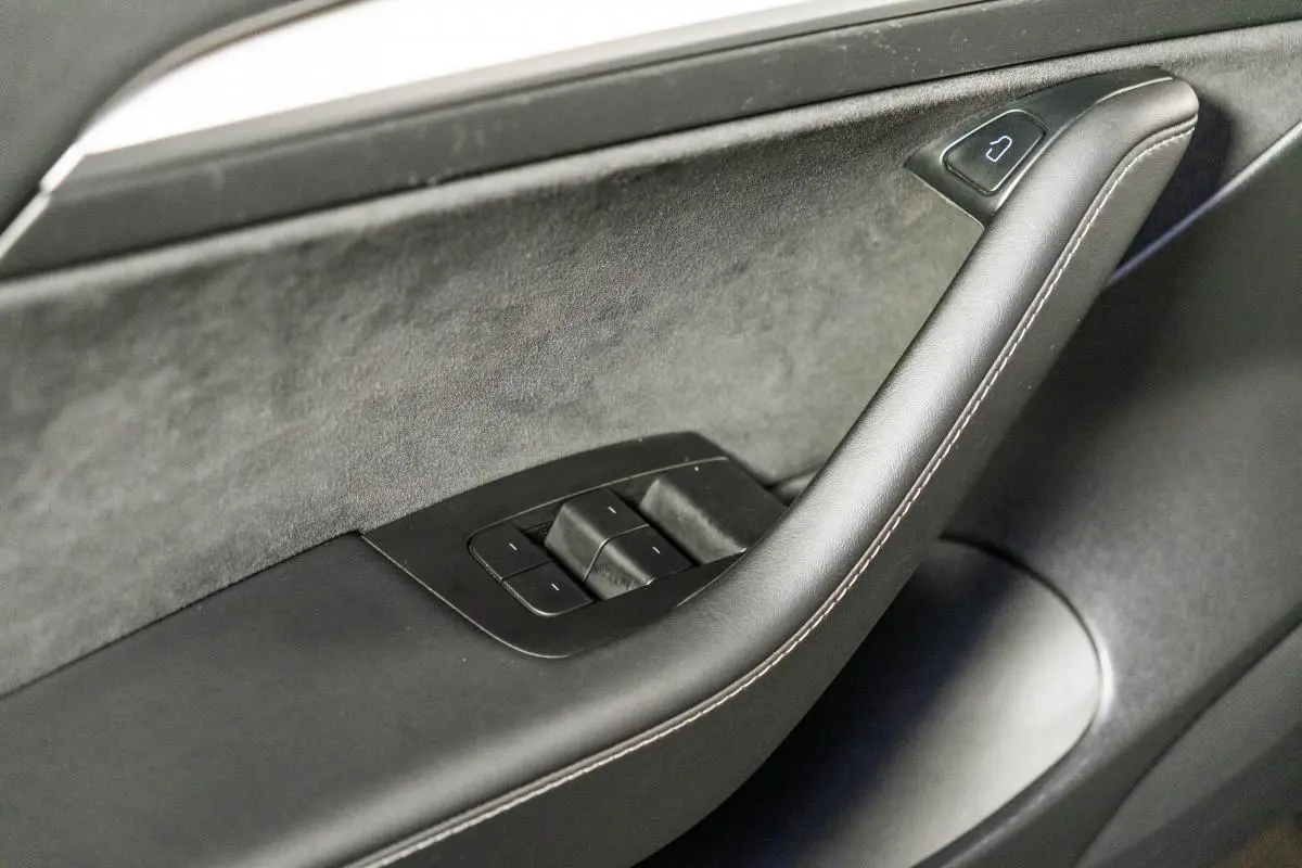 Tesla Model 3 Long Range AWD Dual Motor 36