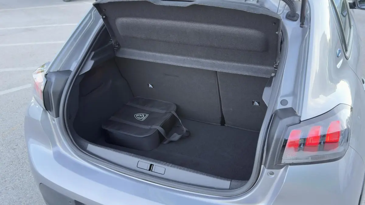 Peugeot e-208 Active Pack 8