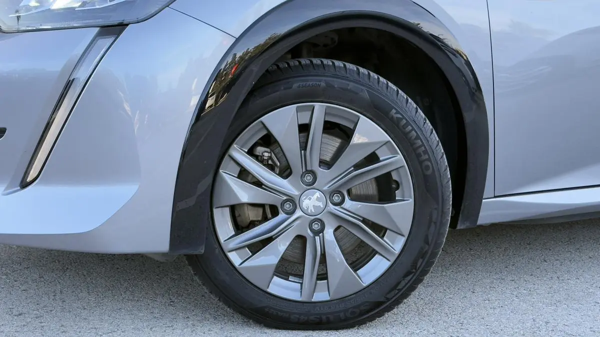 Peugeot e-208 Active Pack 12