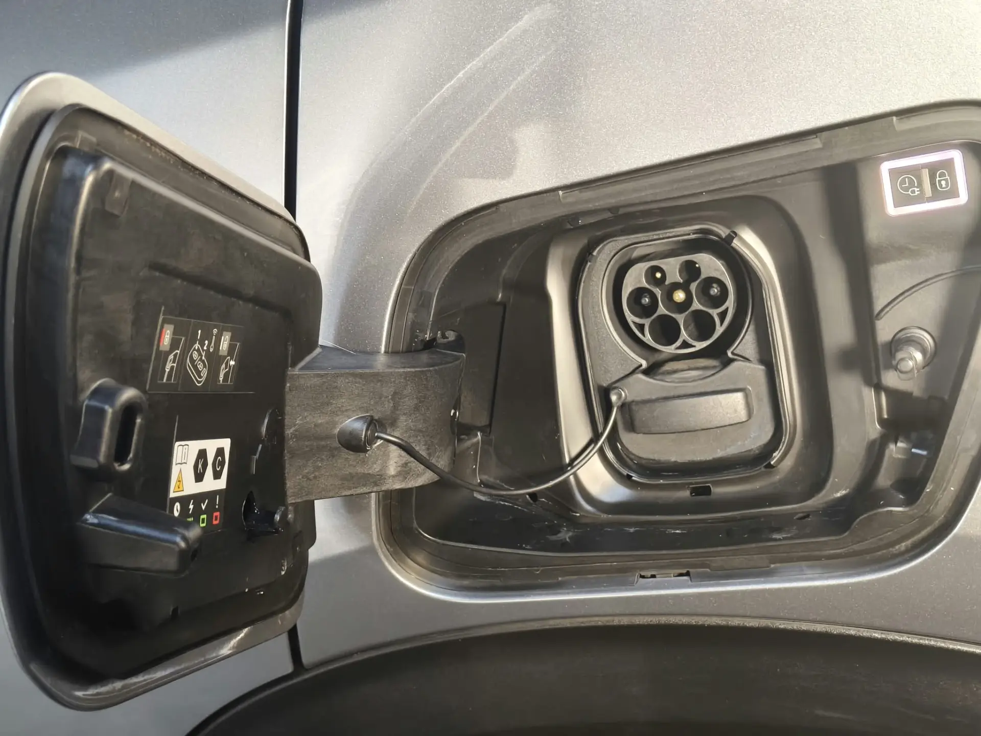 Peugeot e-2008 50 kWh Active Pack 27