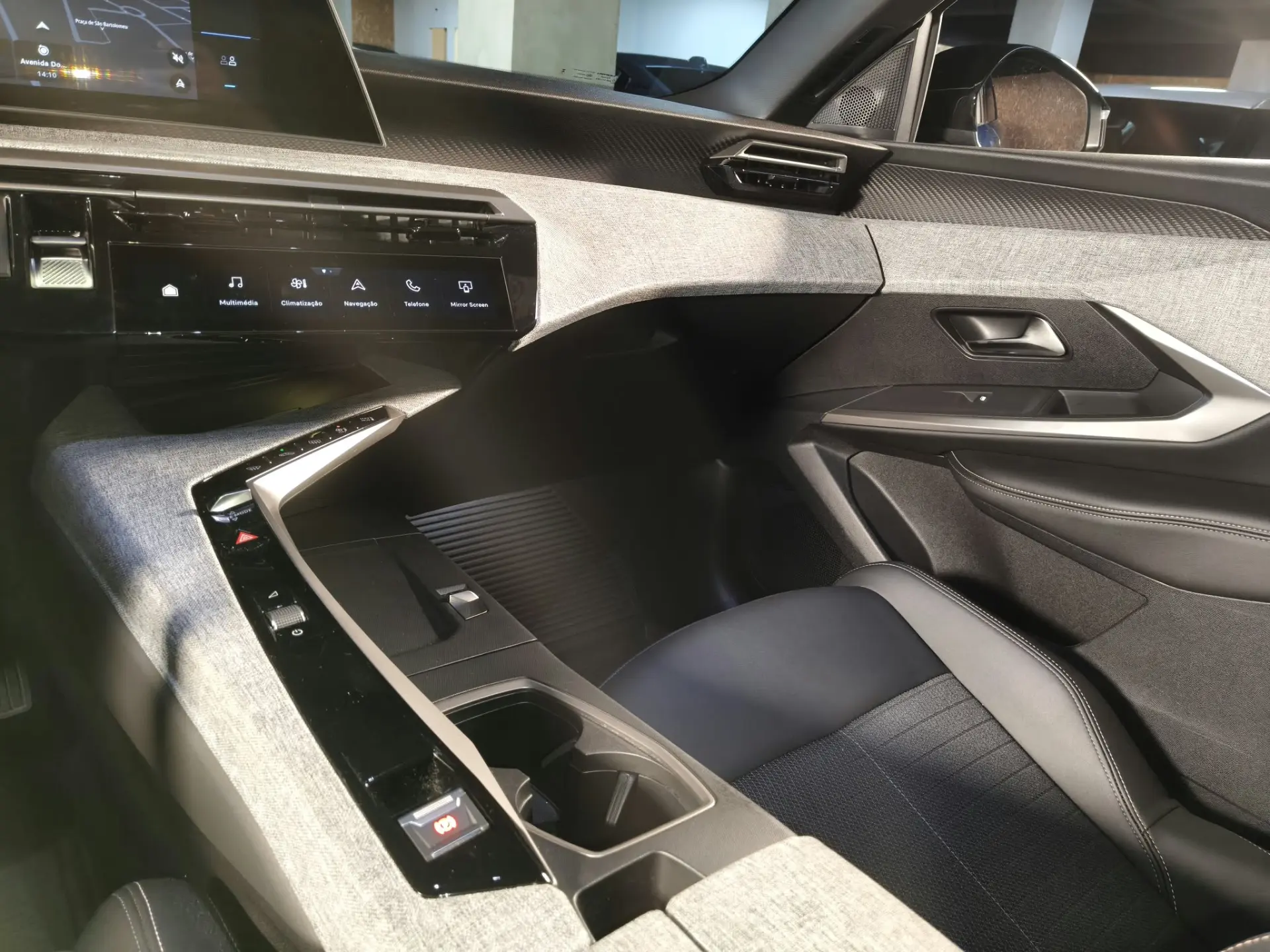 Peugeot E-3008 73 kWh Allure 26