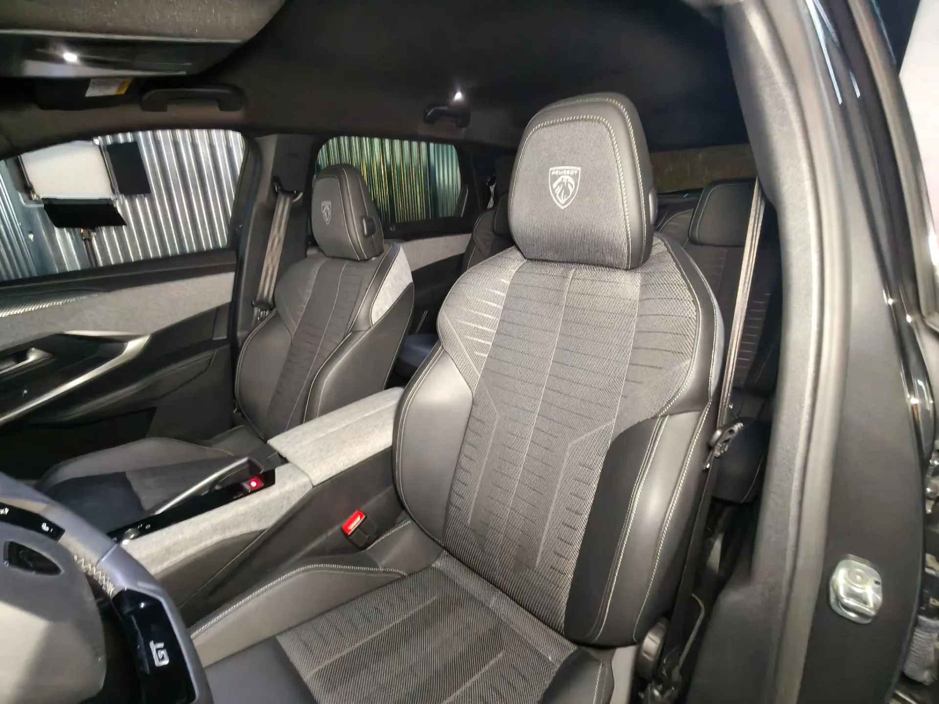 Peugeot E-5008 73 kWh GT 36