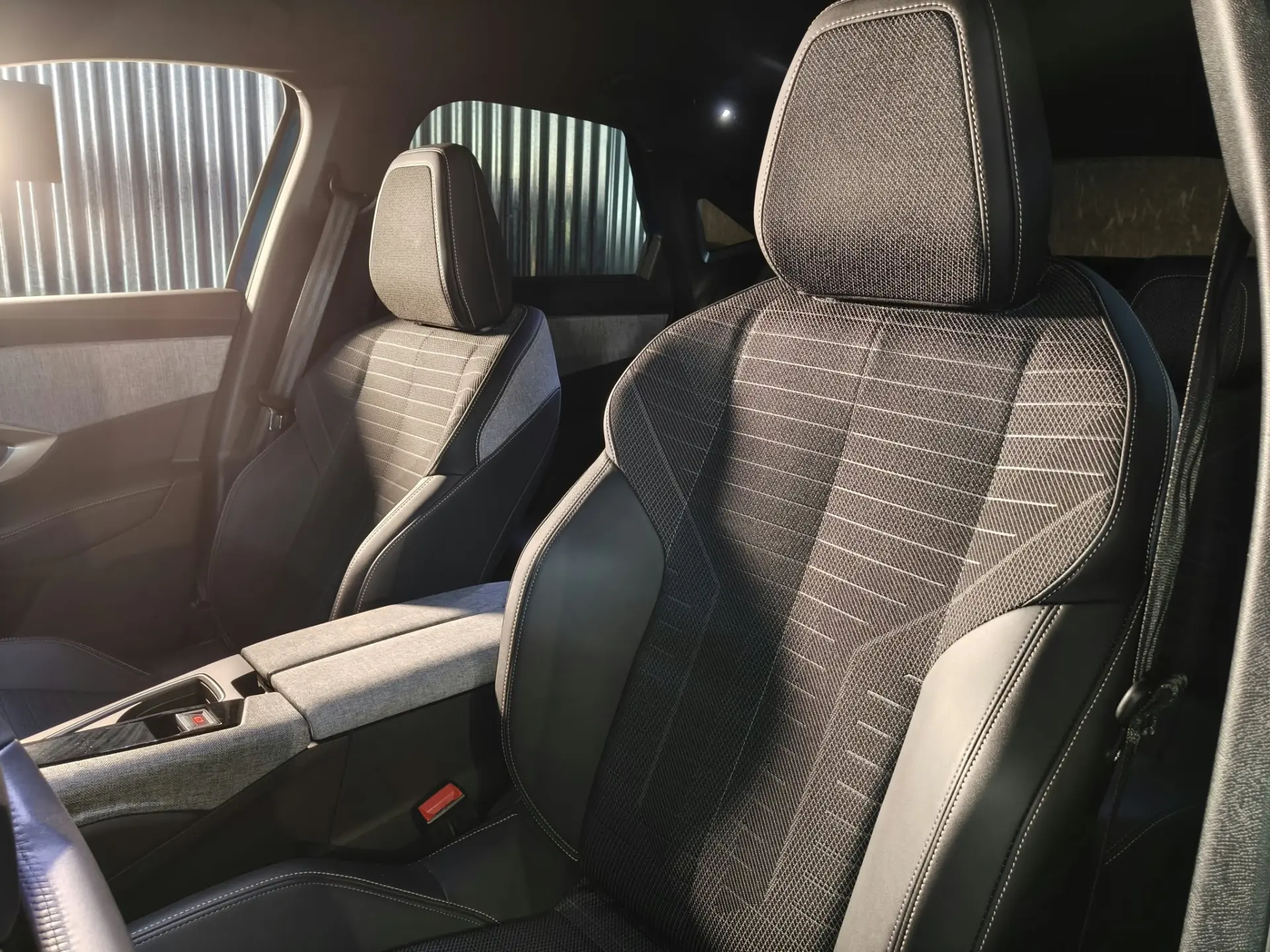 Peugeot E-3008 73 kWh Allure 22