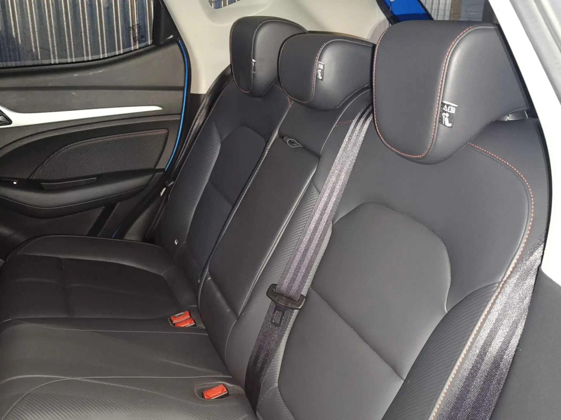 MG ZS EV 72.6 kWh Luxury 27
