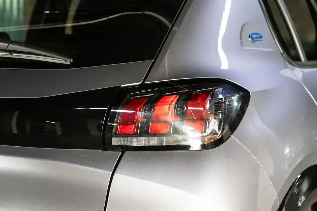Peugeot e-208 50 kWh Allure 17