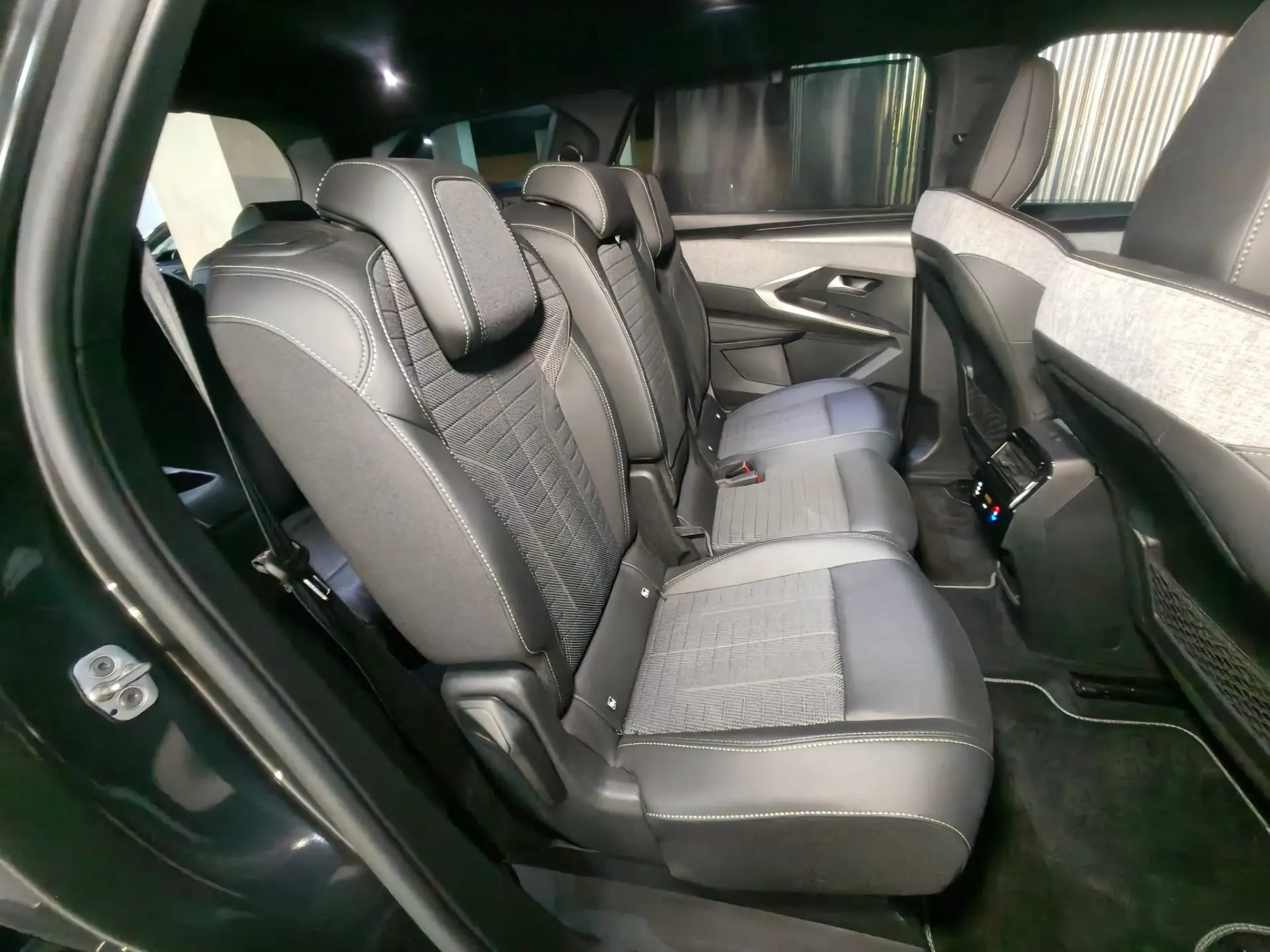 Peugeot E-5008 73 kWh GT 28