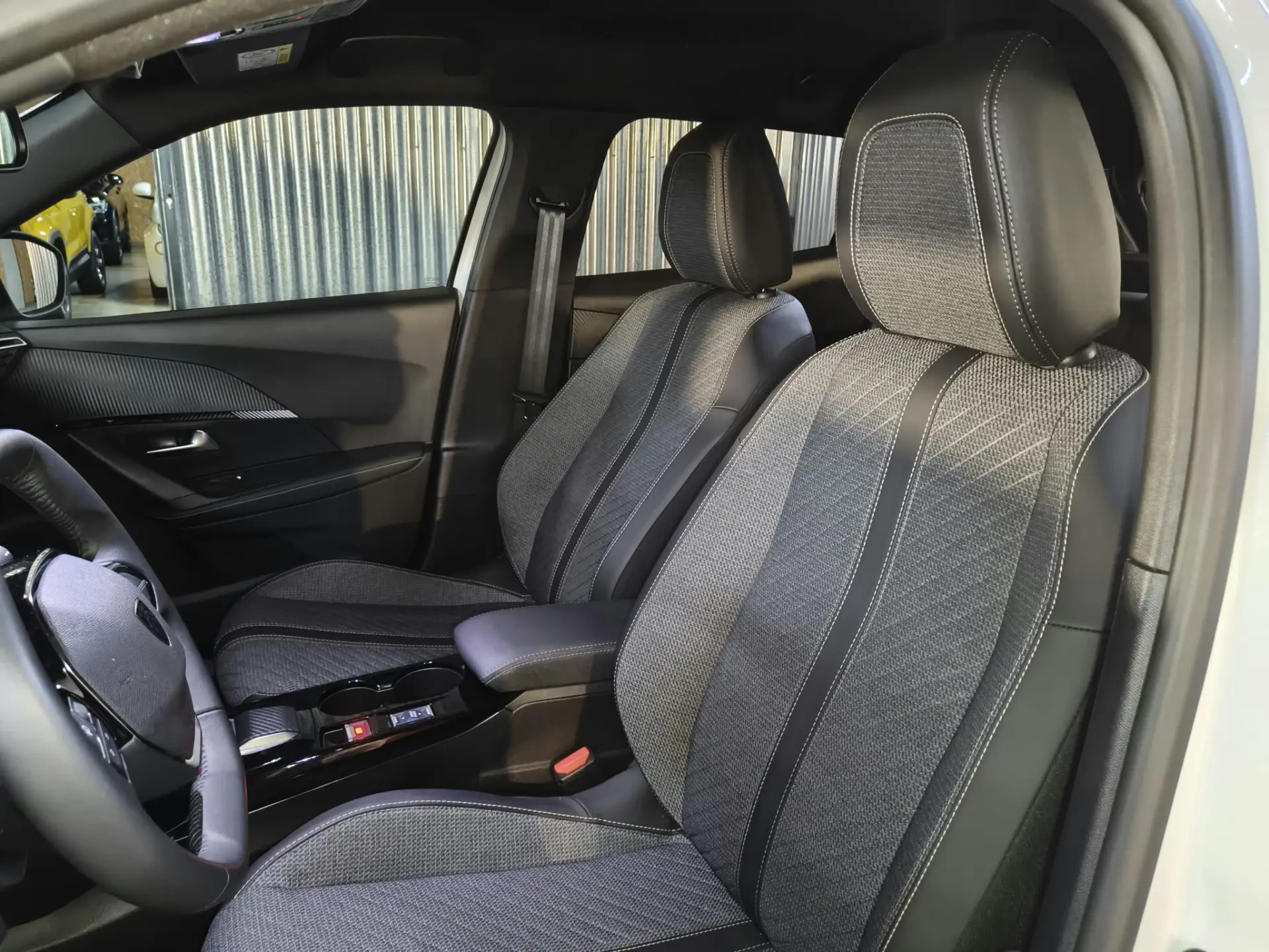 Peugeot e-2008 54 kWh Allure Allure 13