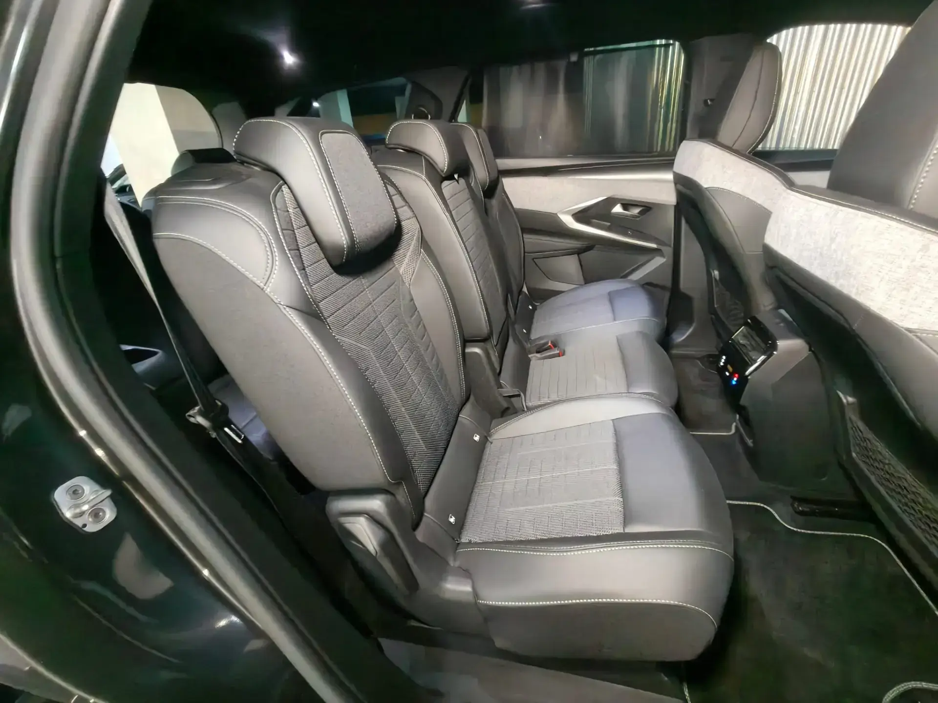 Peugeot E-5008 73 kWh GT 26
