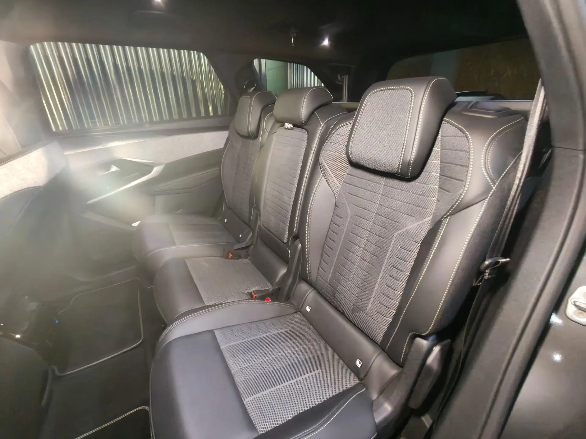 Peugeot E-5008 73 kWh GT 38