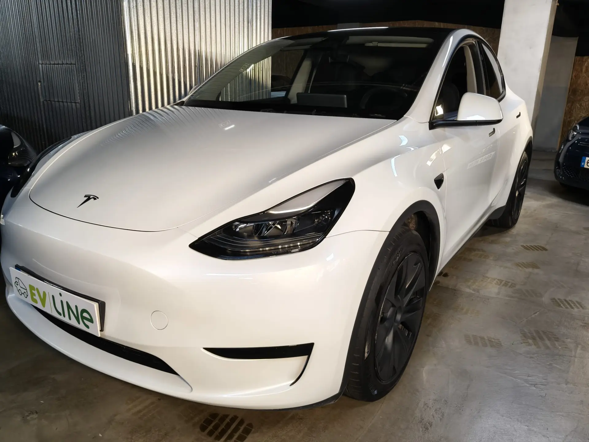 Tesla Model Y RWD 4
