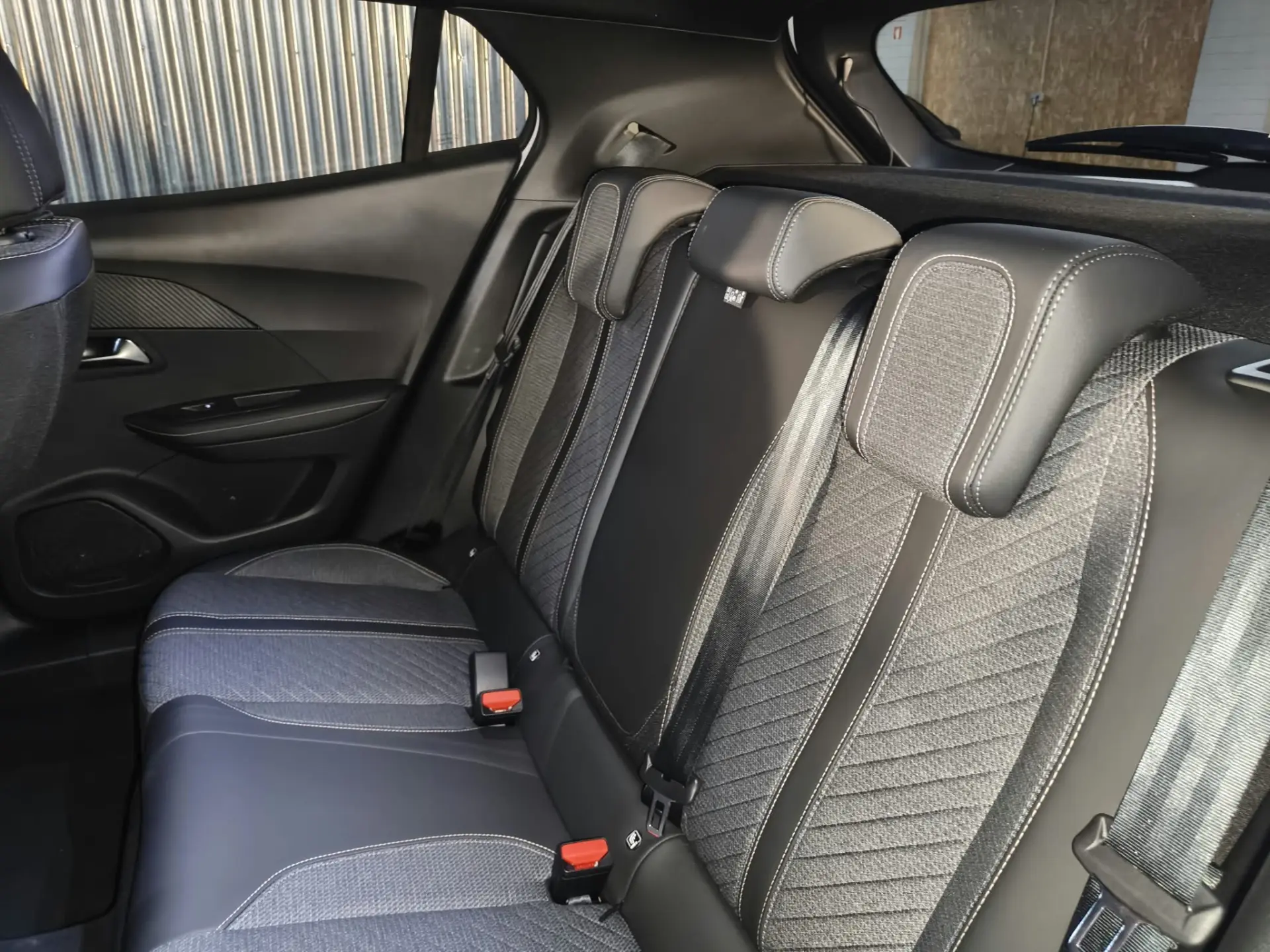 Peugeot e-2008 54 kWh Allure Allure 16