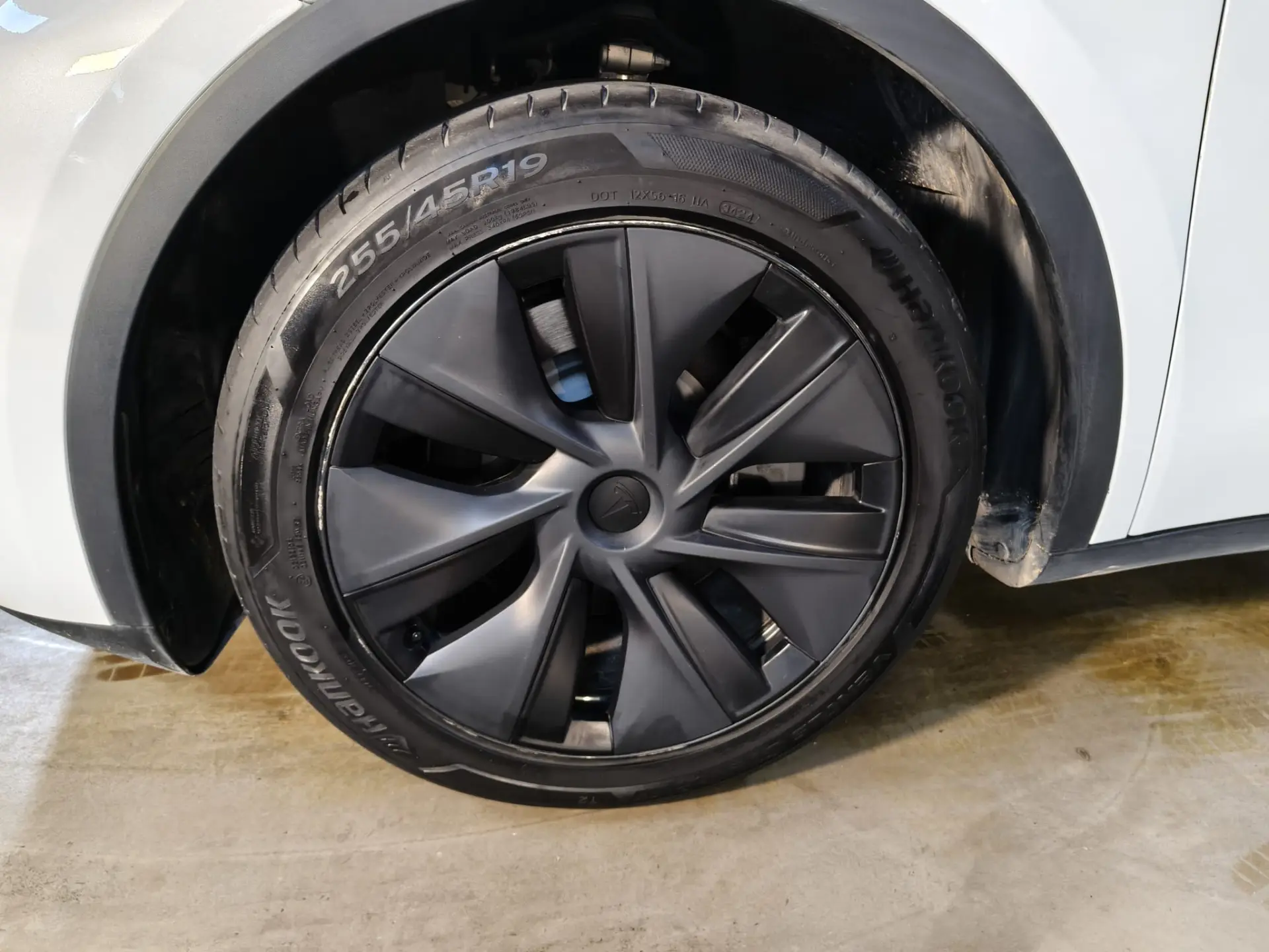 Tesla Model Y RWD 34
