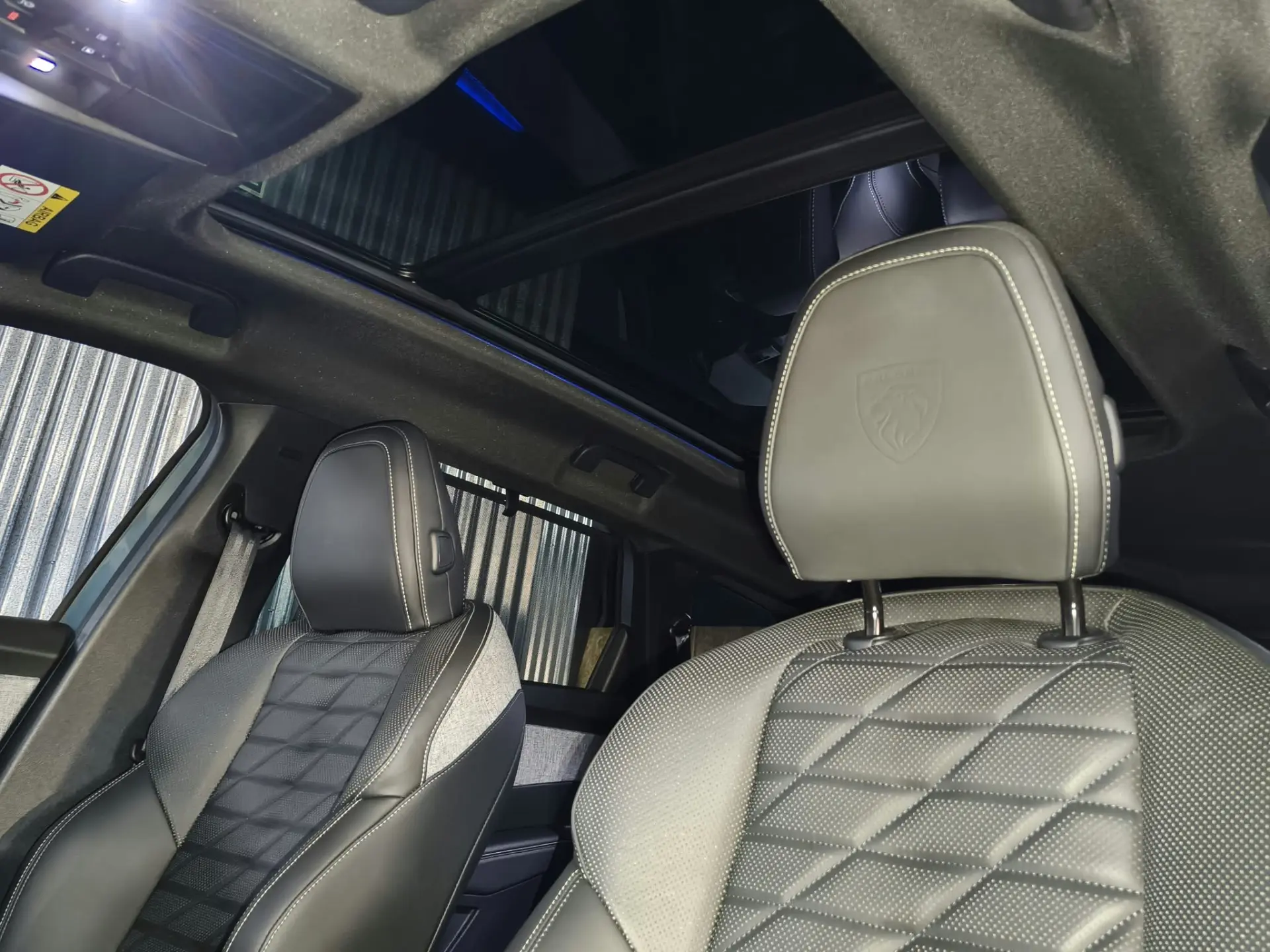 Peugeot E-5008 210 GT Exclusive 29