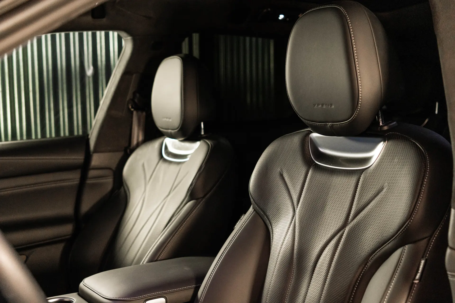 Xpeng G9 93.1 kWh Long Range+Premium Seat & Audio Pack 31