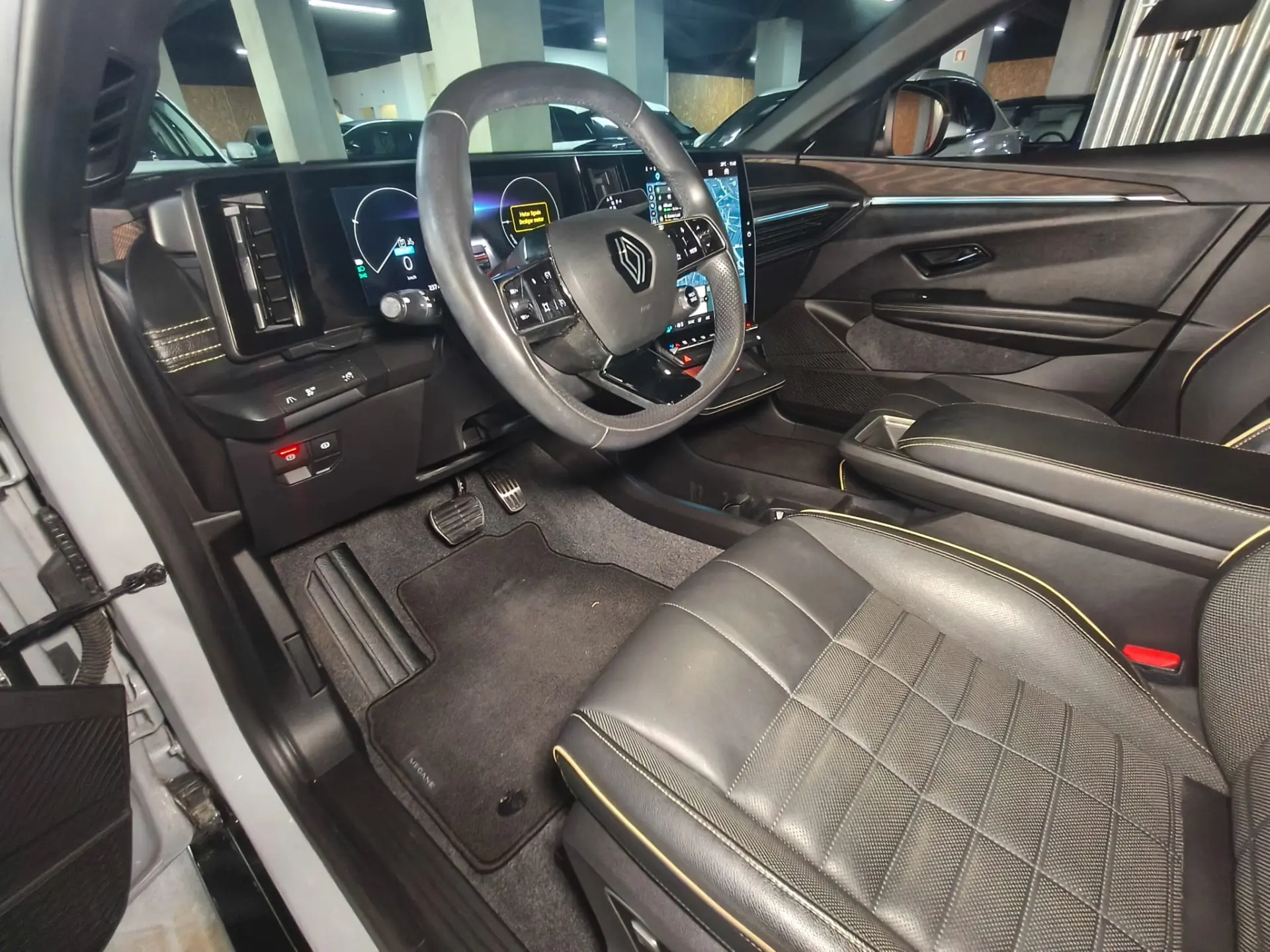 Renault Mégane E-Tech EV60 Iconic Autonomia Conforto 26
