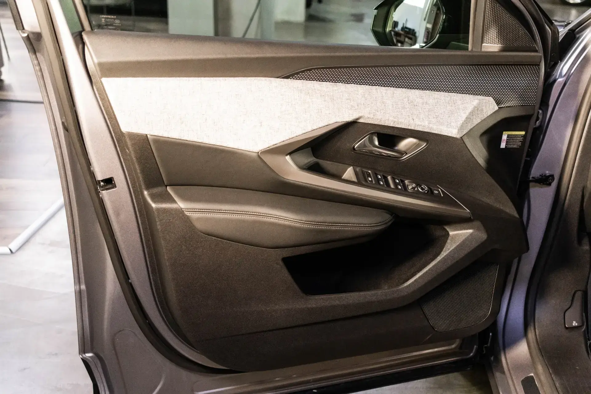 Peugeot E-5008 73 kWh GT 23