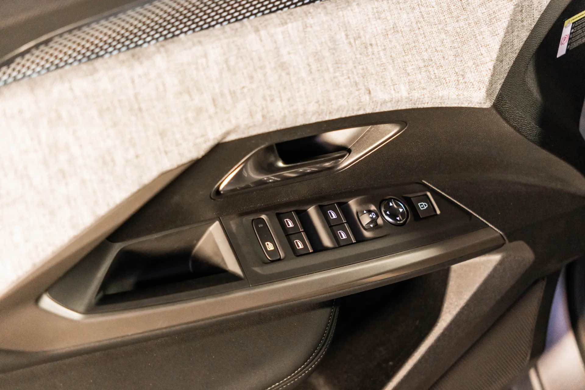 Peugeot E-5008 73 kWh GT 46