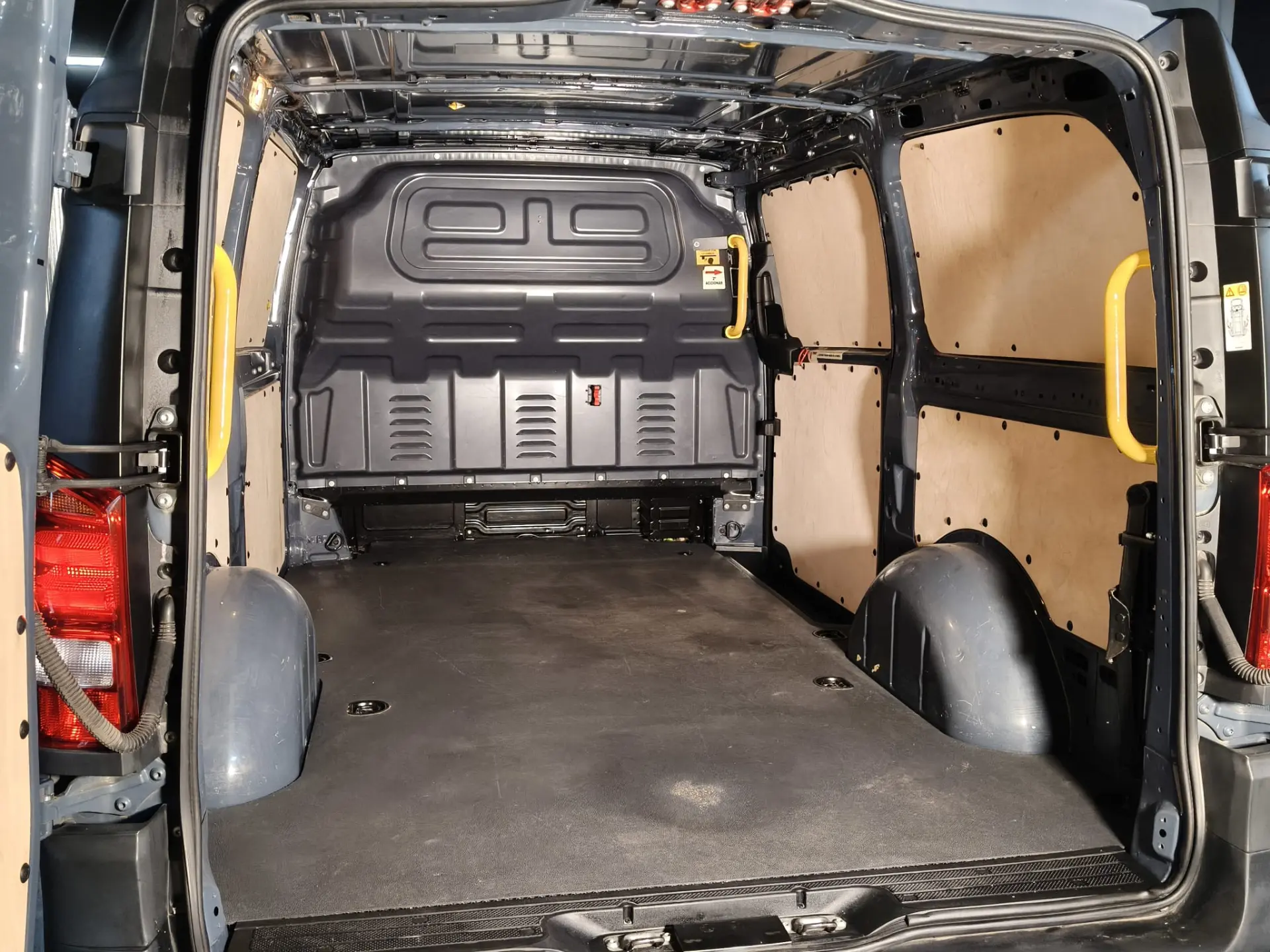 Mercedes-Benz eVito Tourer Extra-Longa PRO 15