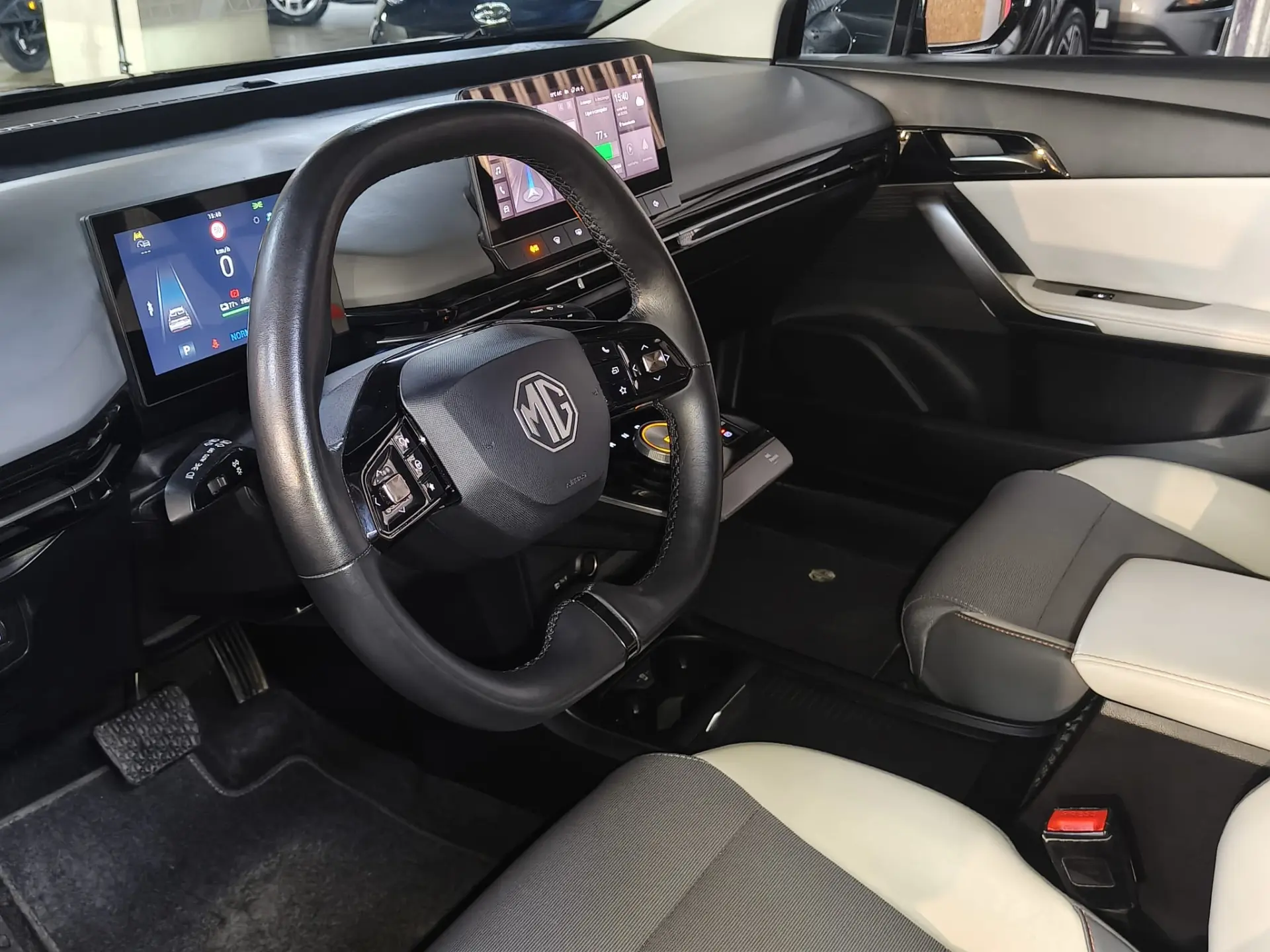 MG MG4 64 kWh Luxury 18
