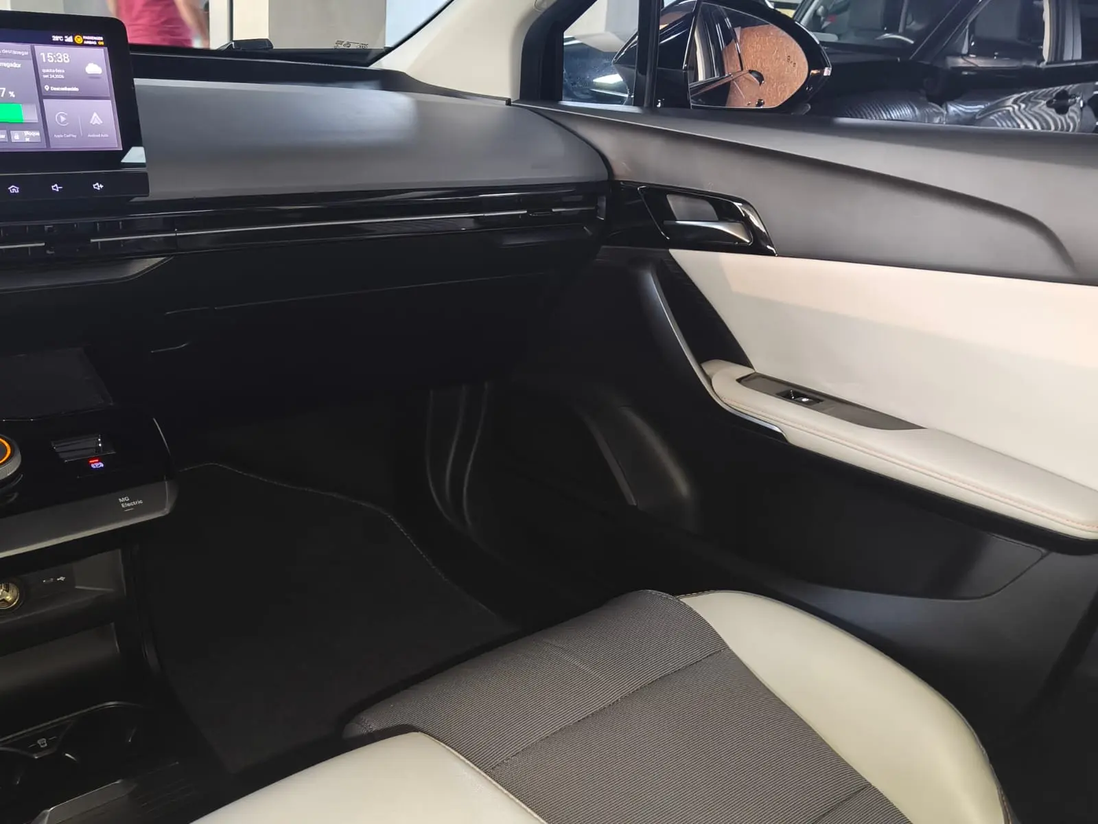 MG MG4 64 kWh Luxury 24