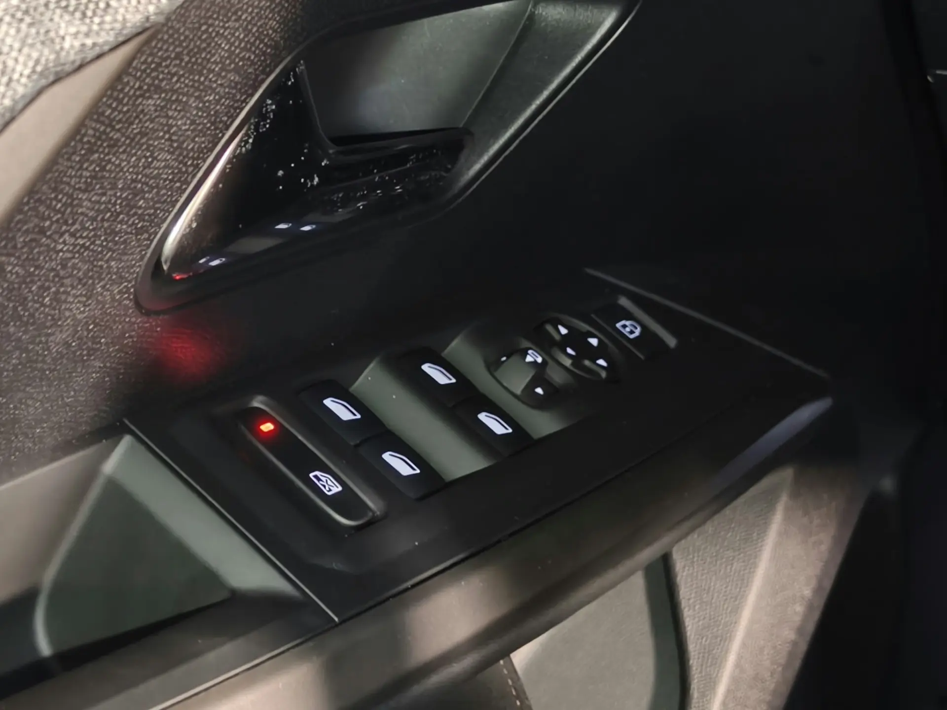 Peugeot E-3008 73 kWh Allure 28