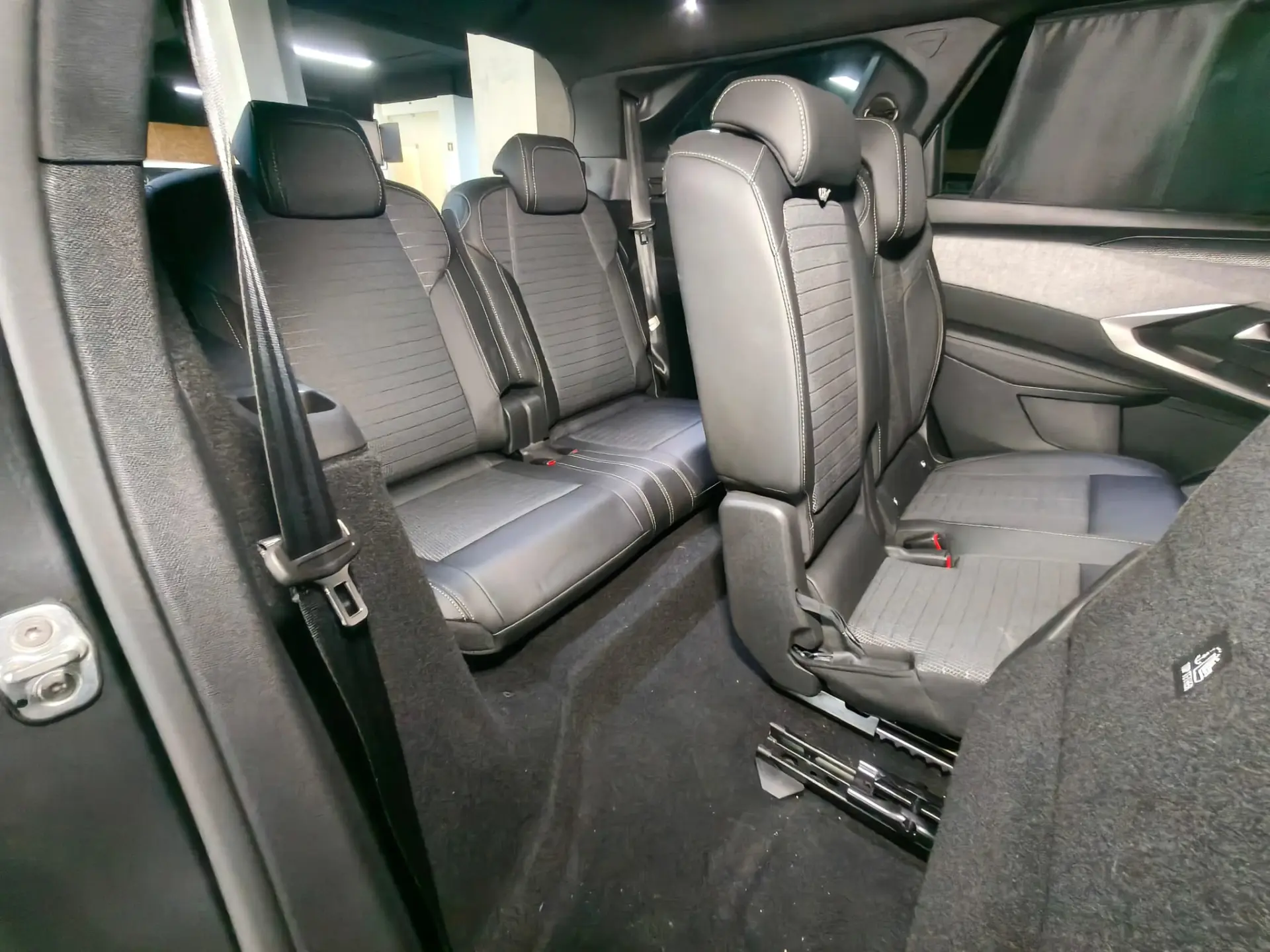 Peugeot E-5008 73 kWh GT 31
