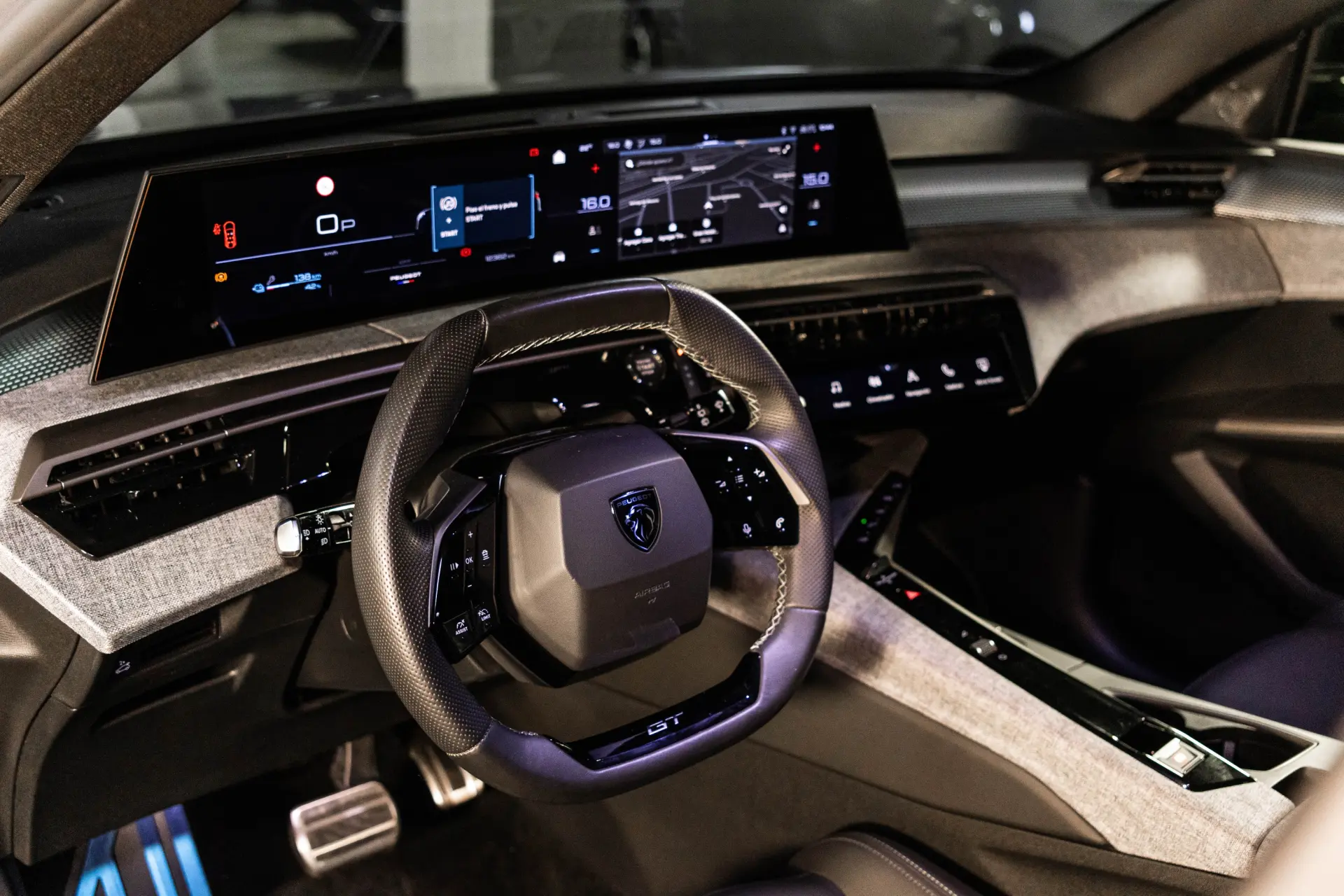Peugeot E-5008 73 kWh GT 18