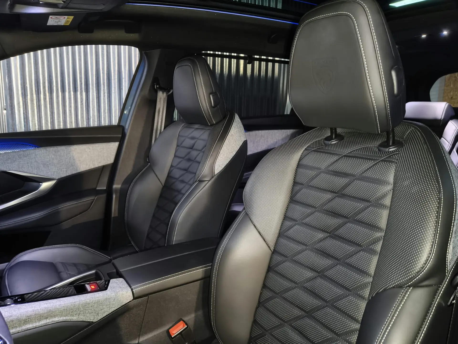 Peugeot E-5008 210 GT Exclusive 30
