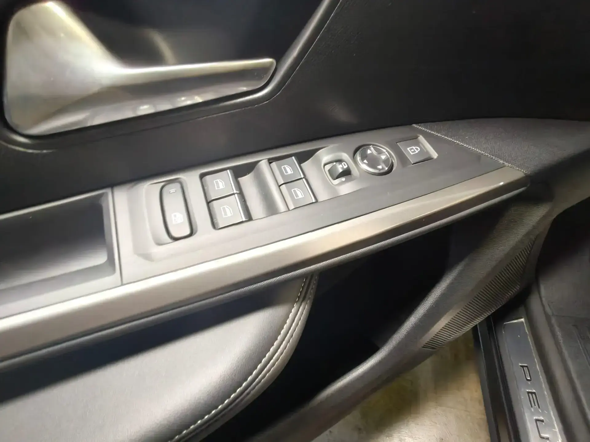 Peugeot E-5008 73 kWh GT 38