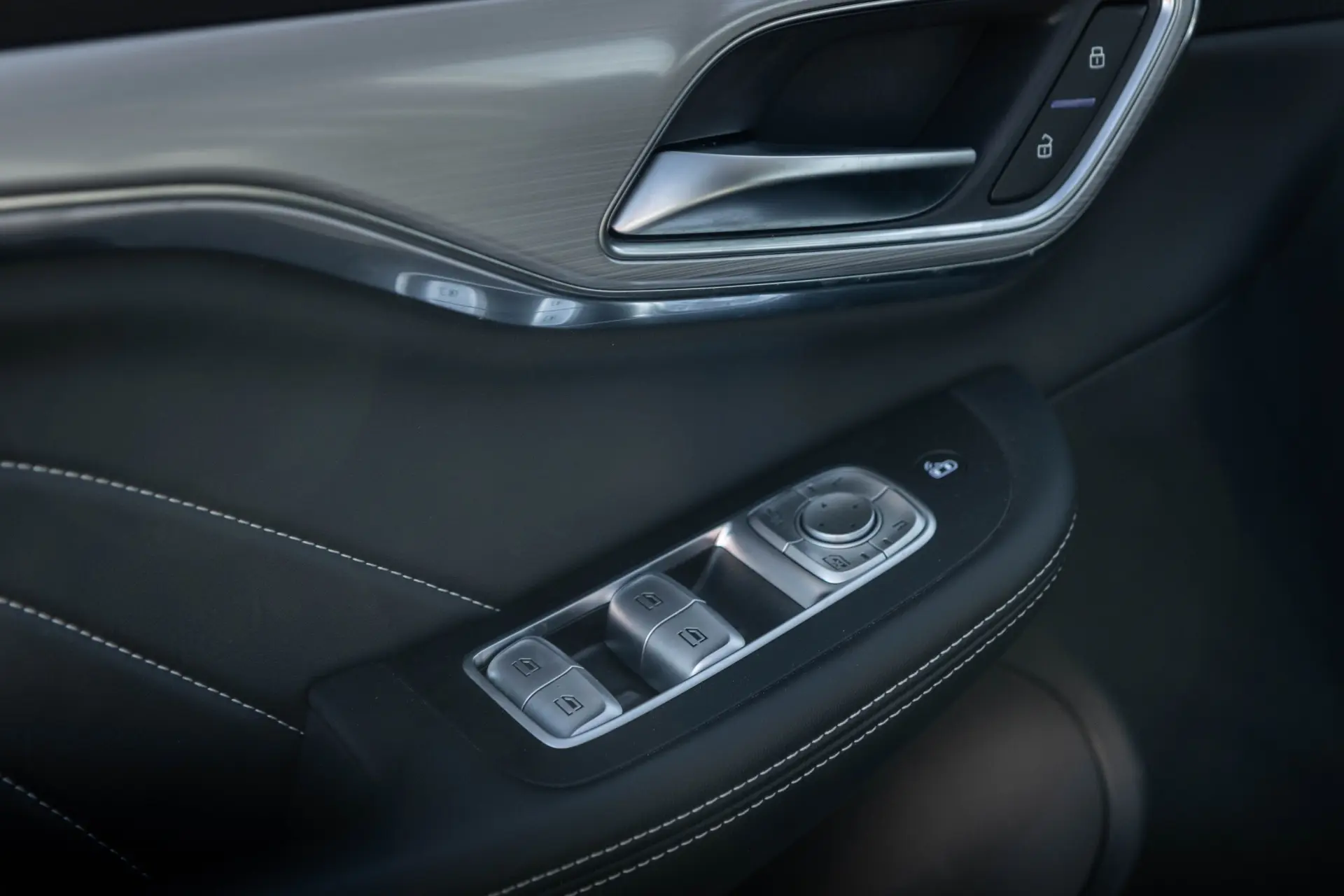 MG Marvel R 70 kWh Luxury 39
