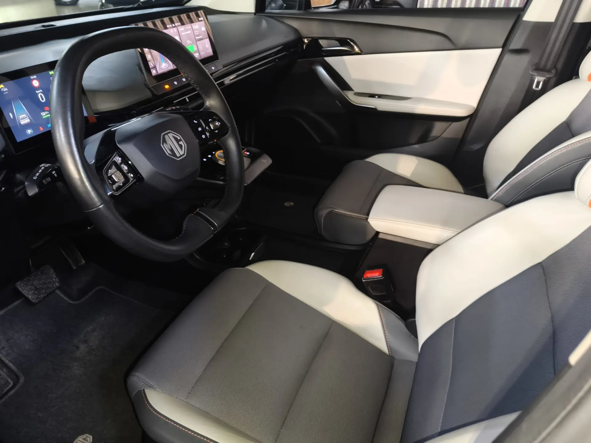 MG MG4 64 kWh Luxury 14