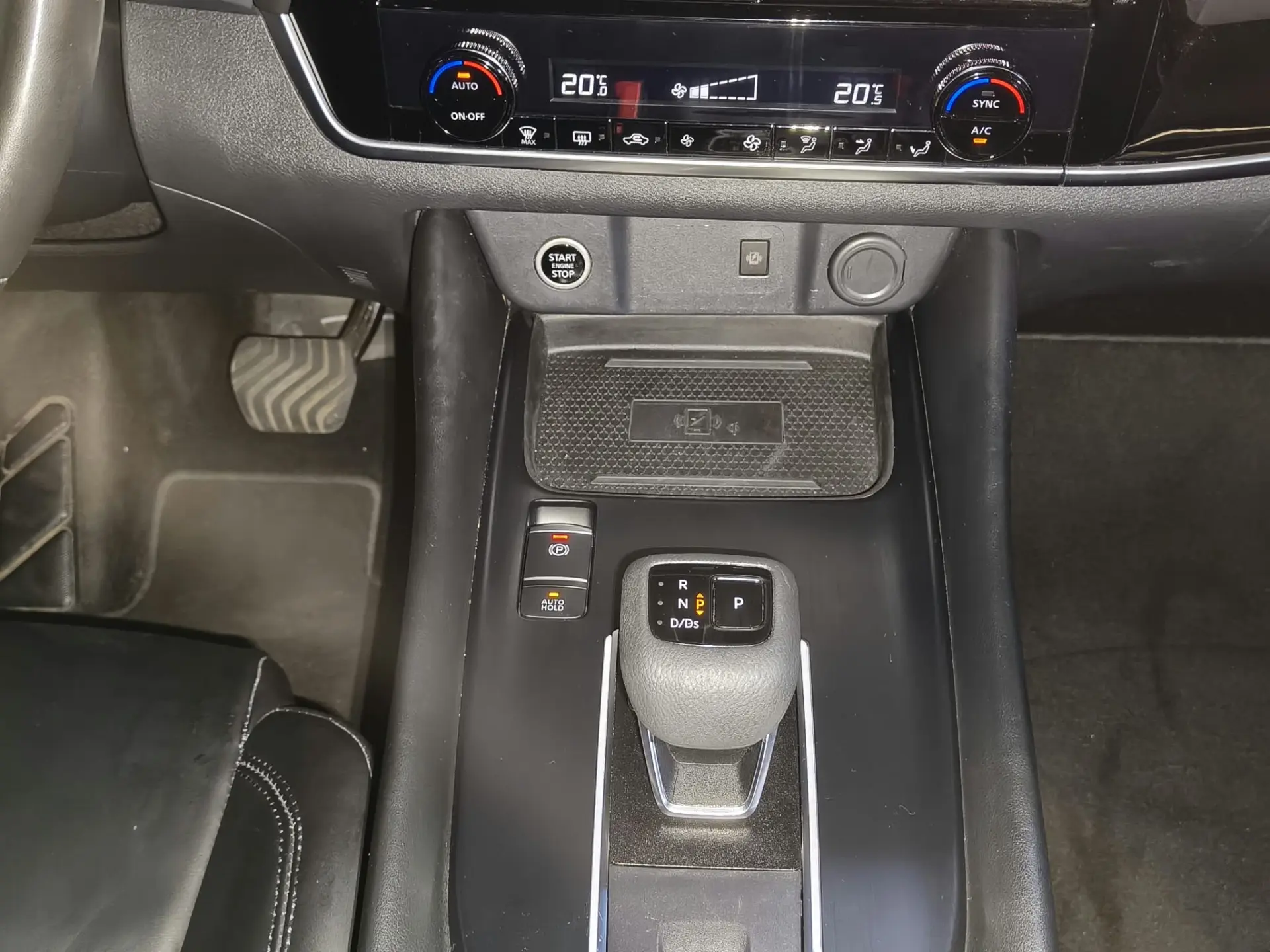 Nissan Qashqai 1.3 DIG-T N-Connecta LED Xtronic 25