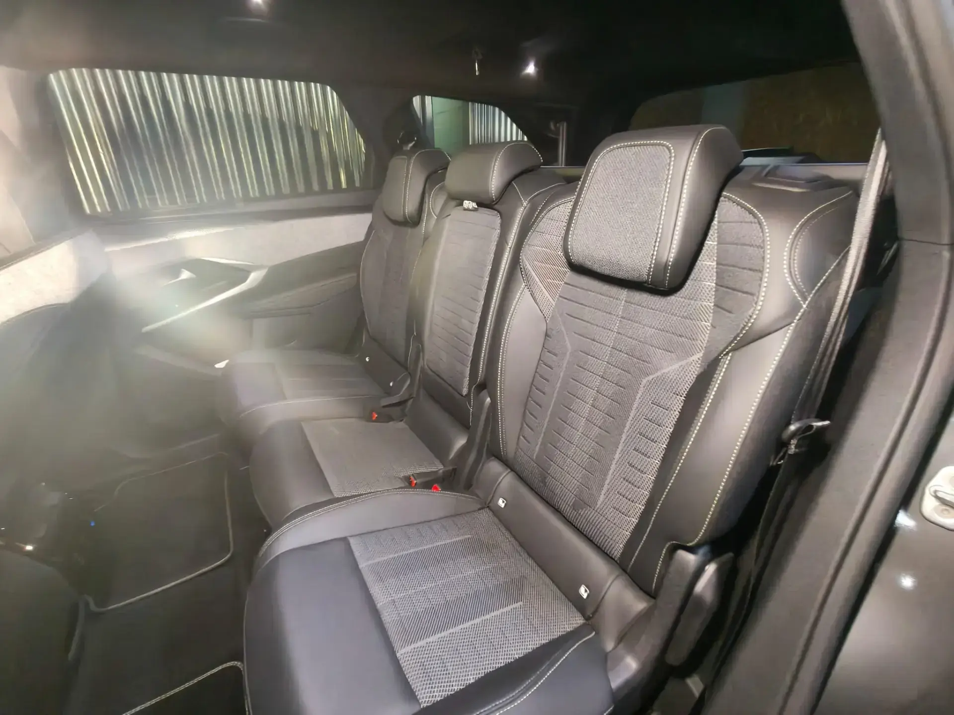 Peugeot E-5008 73 kWh GT 39