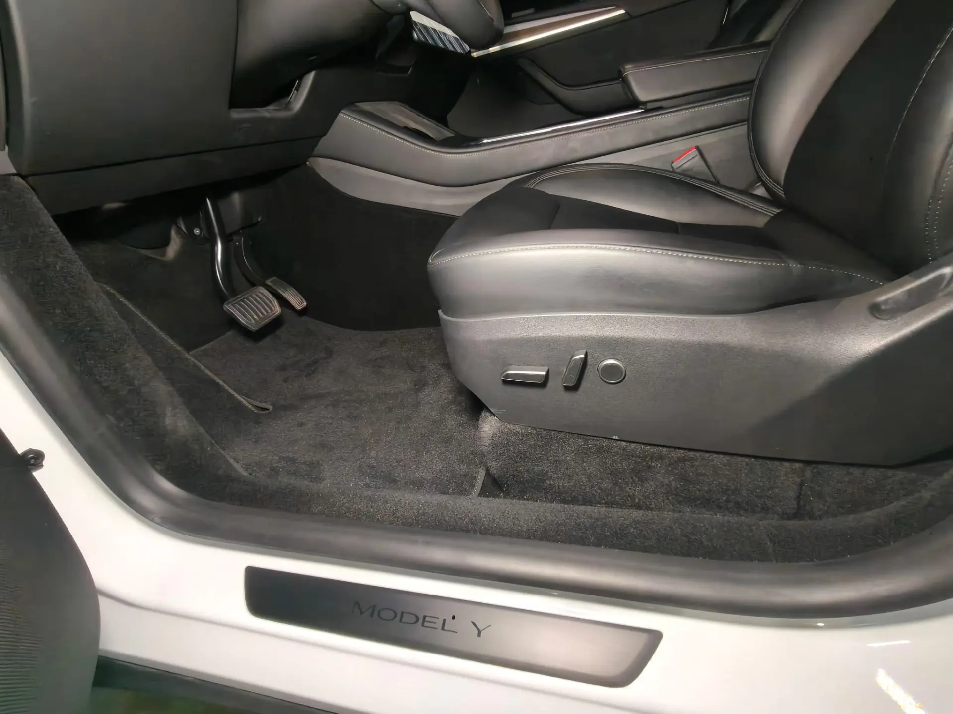 Tesla Model Y RWD 28