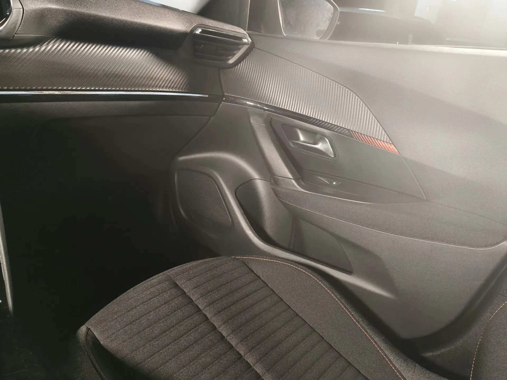 Peugeot e-2008 50 kWh Active Pack 22