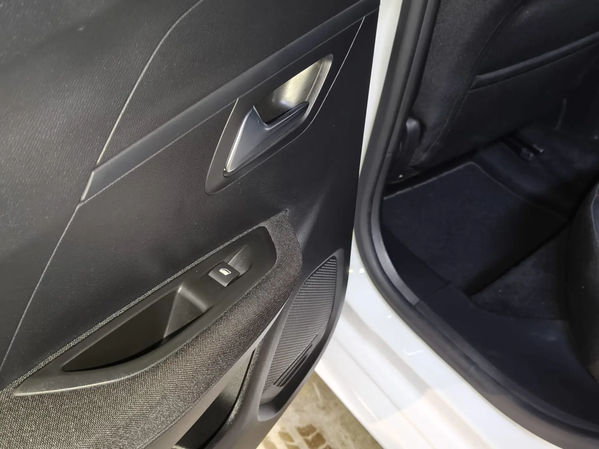 Peugeot e-208 50 kWh Active Pack 24
