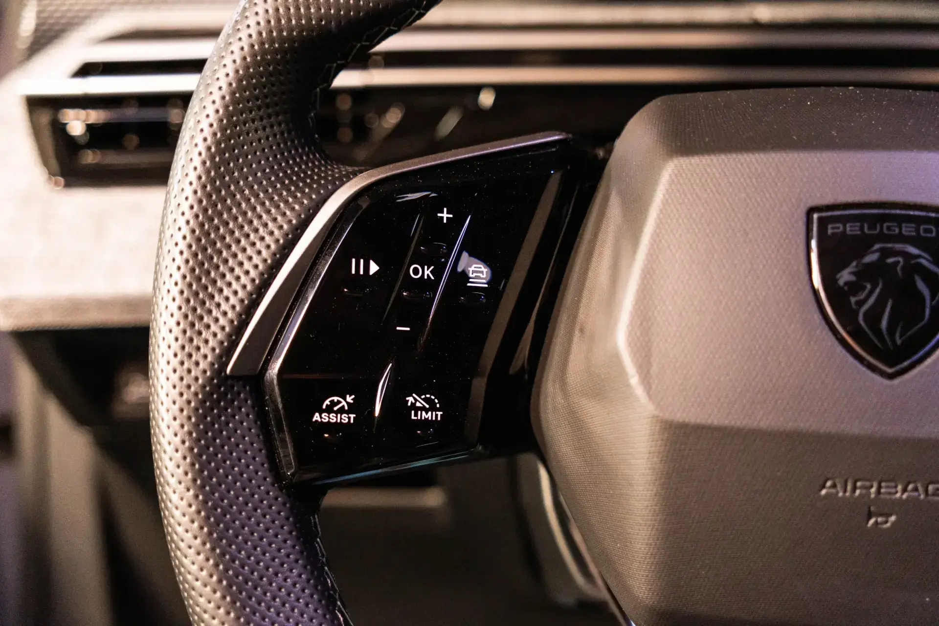 Peugeot E-5008 73 kWh GT 44