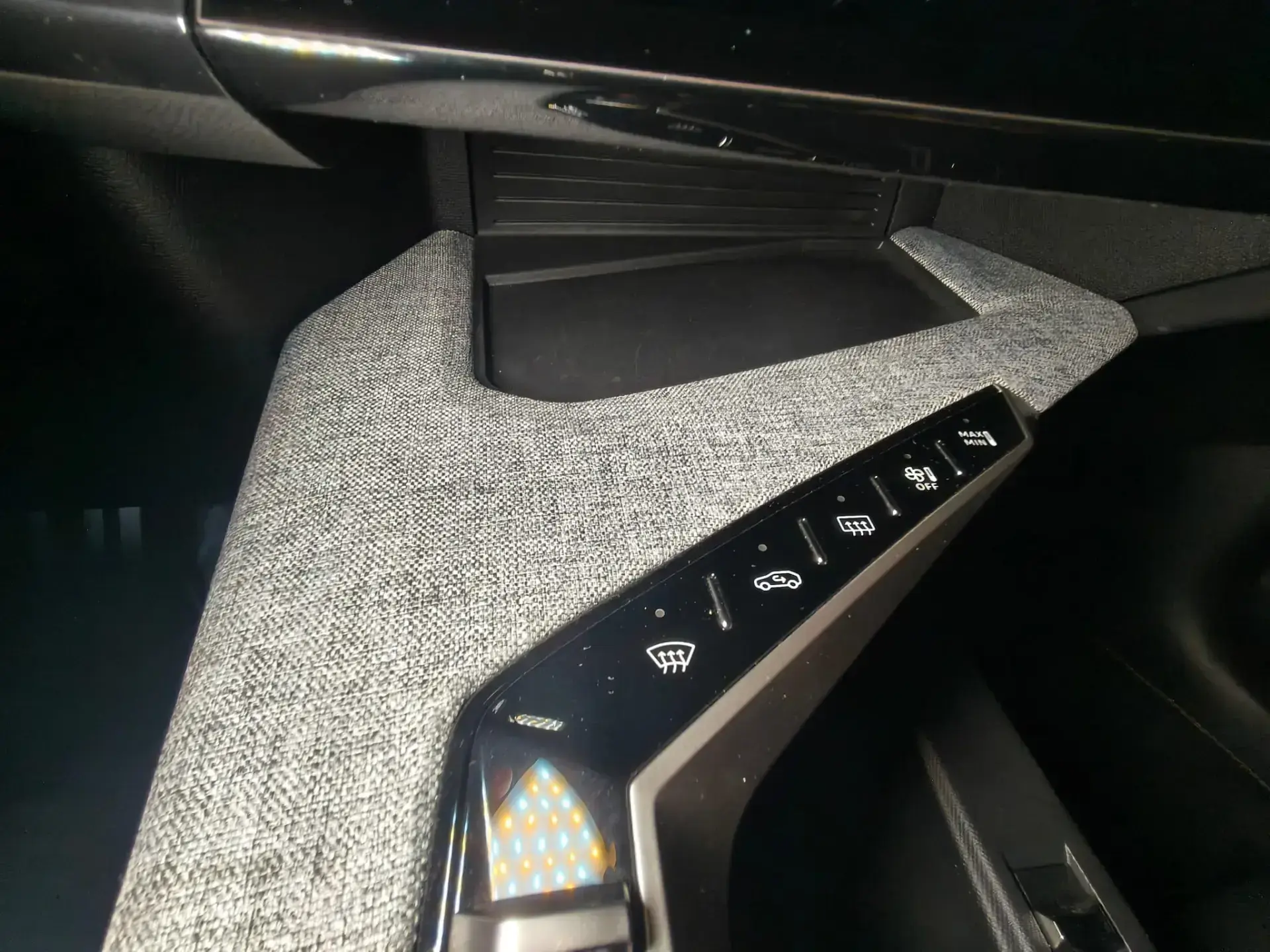 Peugeot E-5008 73 kWh GT 33