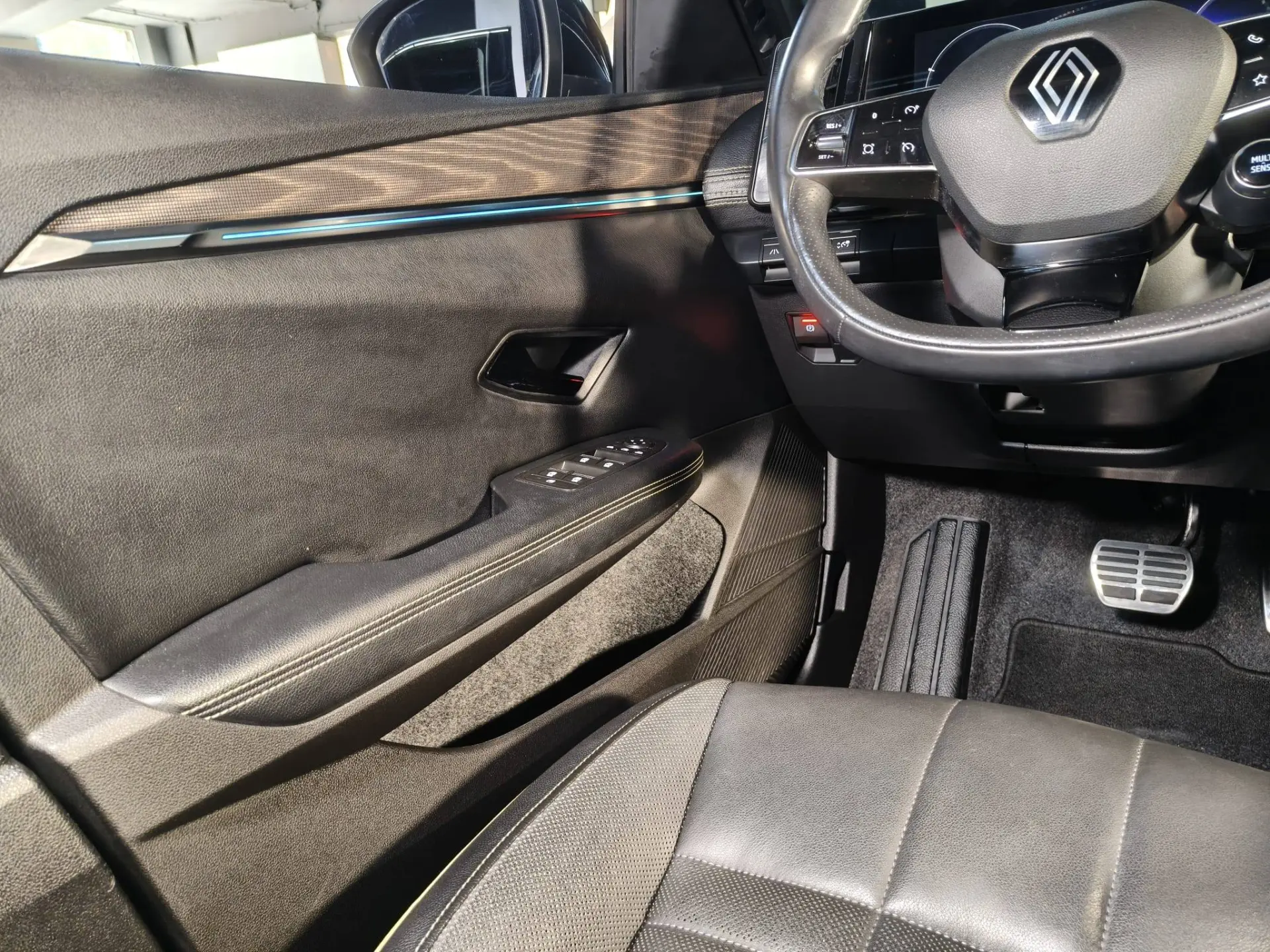 Renault Mégane E-Tech EV60 Iconic Autonomia Conforto 32