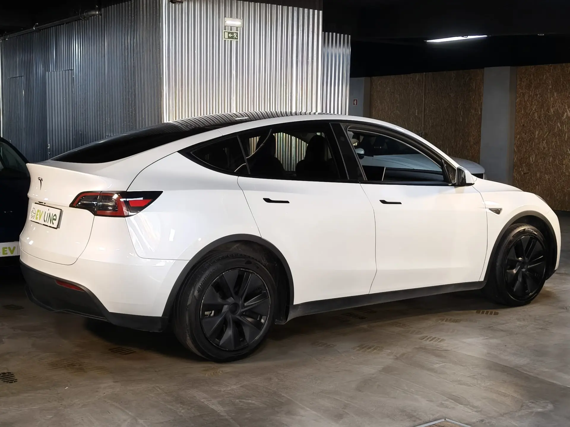 Tesla Model Y RWD 10