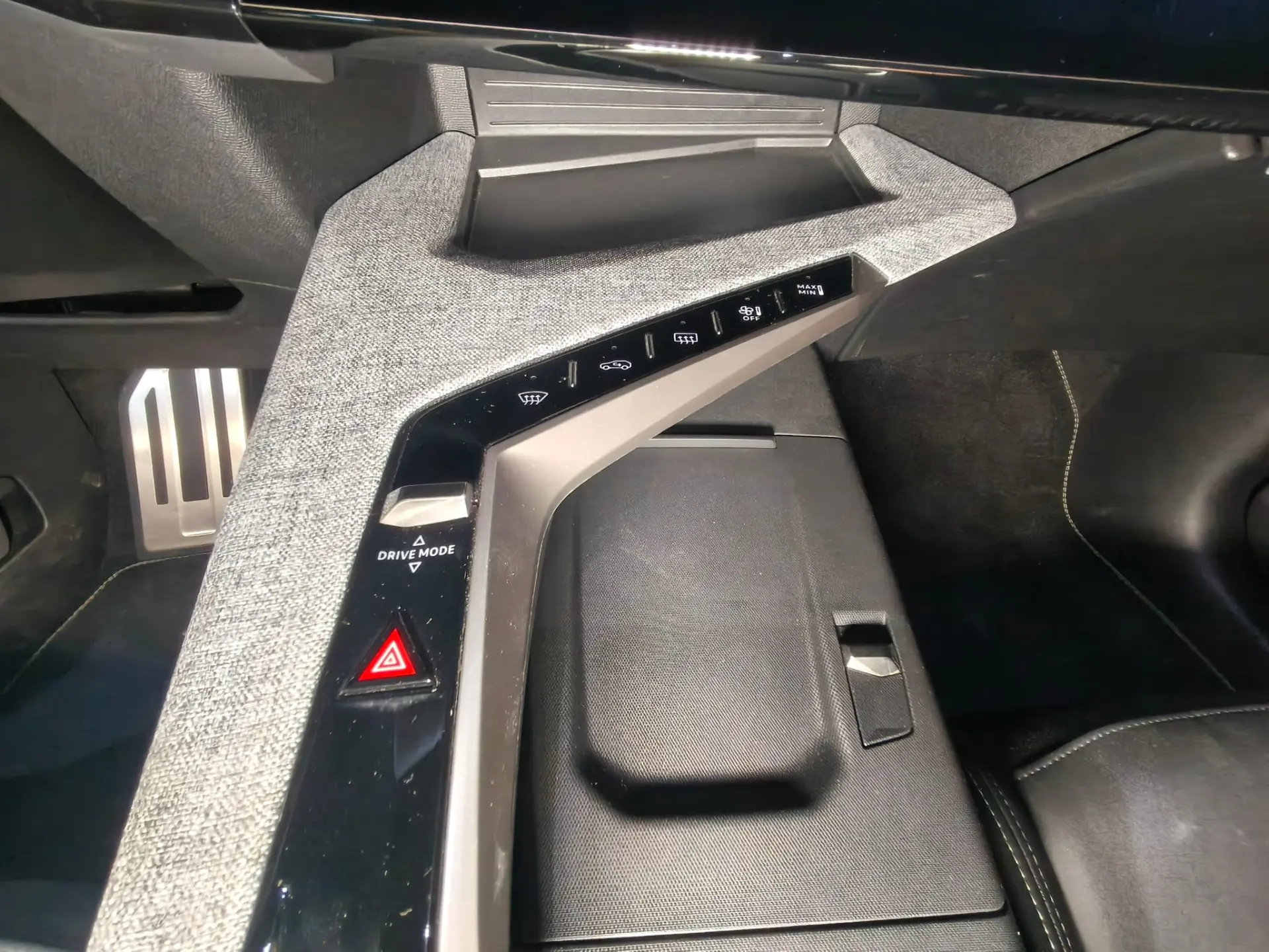 Peugeot E-5008 73 kWh GT 34