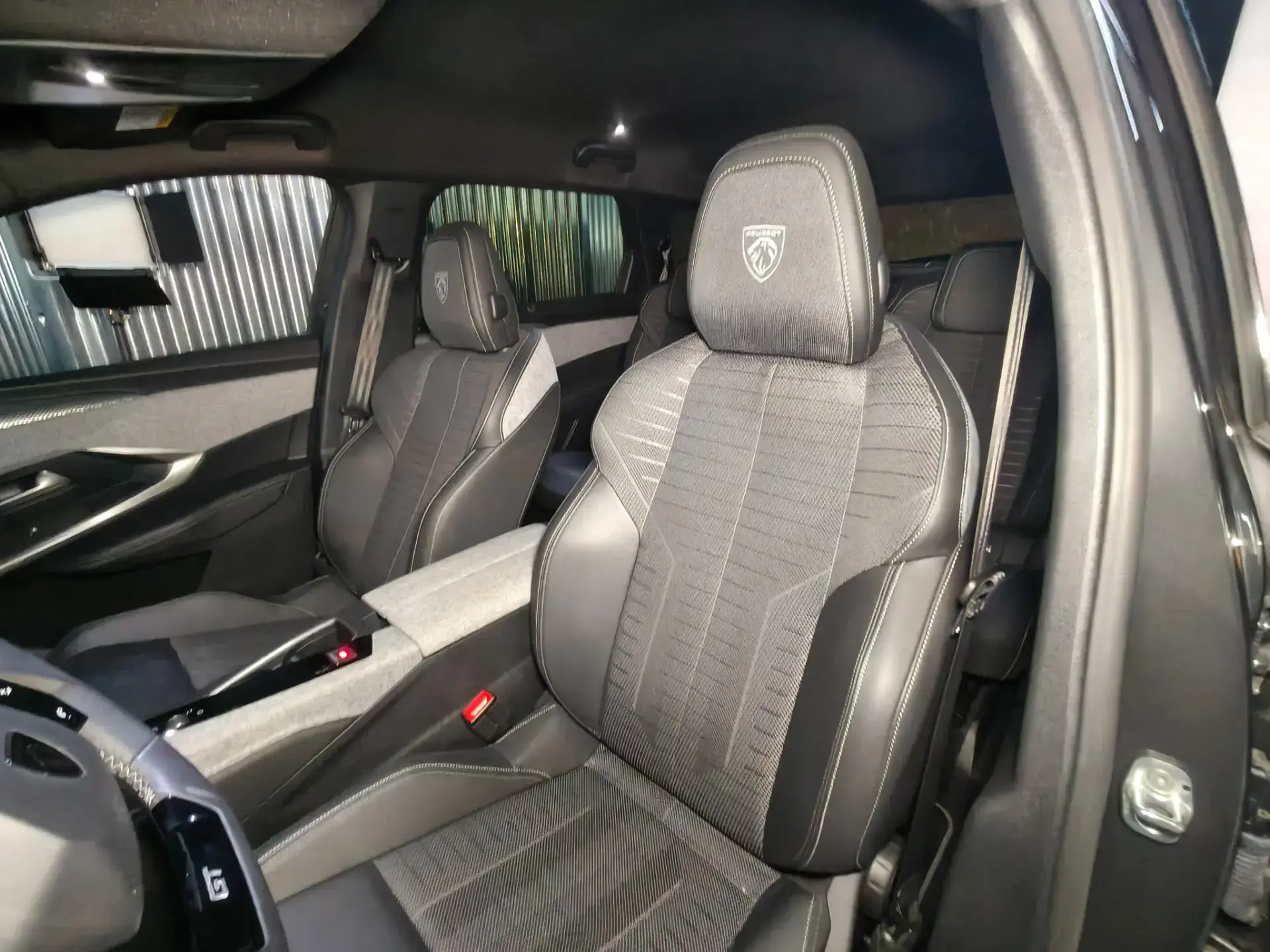 Peugeot E-5008 73 kWh GT 37