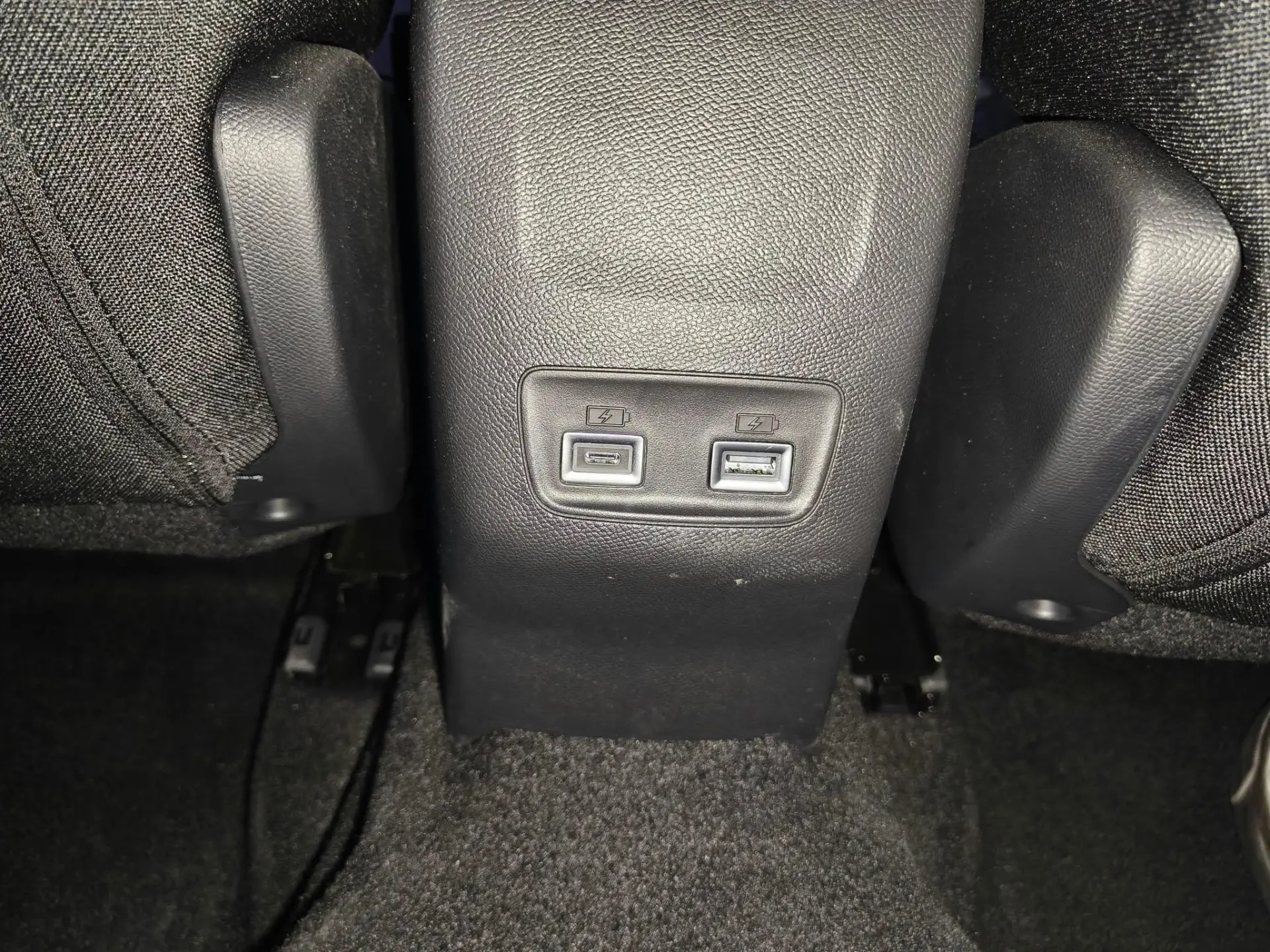 Peugeot e-2008 54 kWh Allure Allure 17