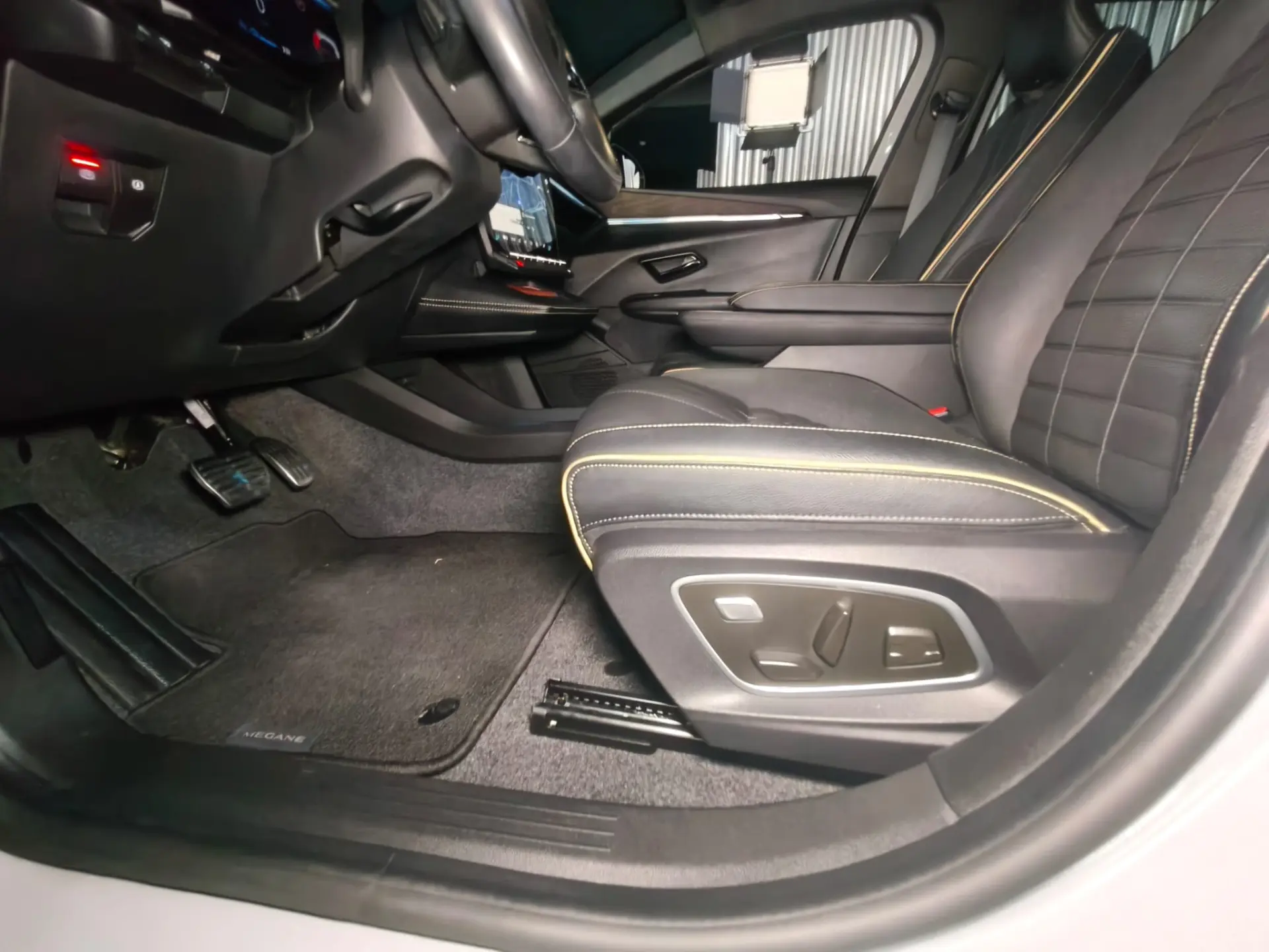 Renault Mégane E-Tech EV60 Iconic Autonomia Conforto 24