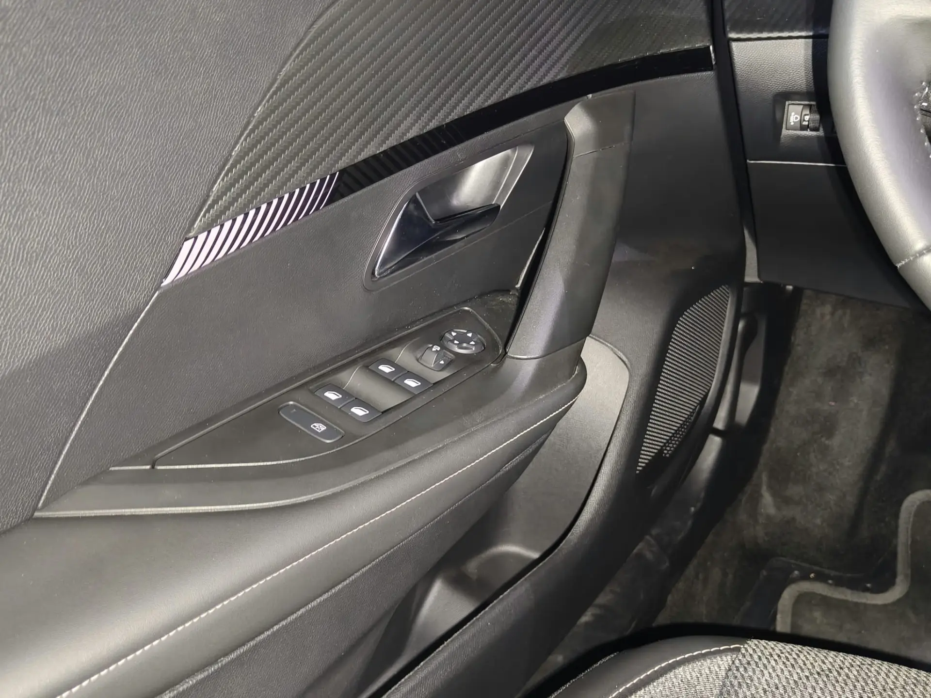 Peugeot e-2008 54 kWh Allure Allure 24