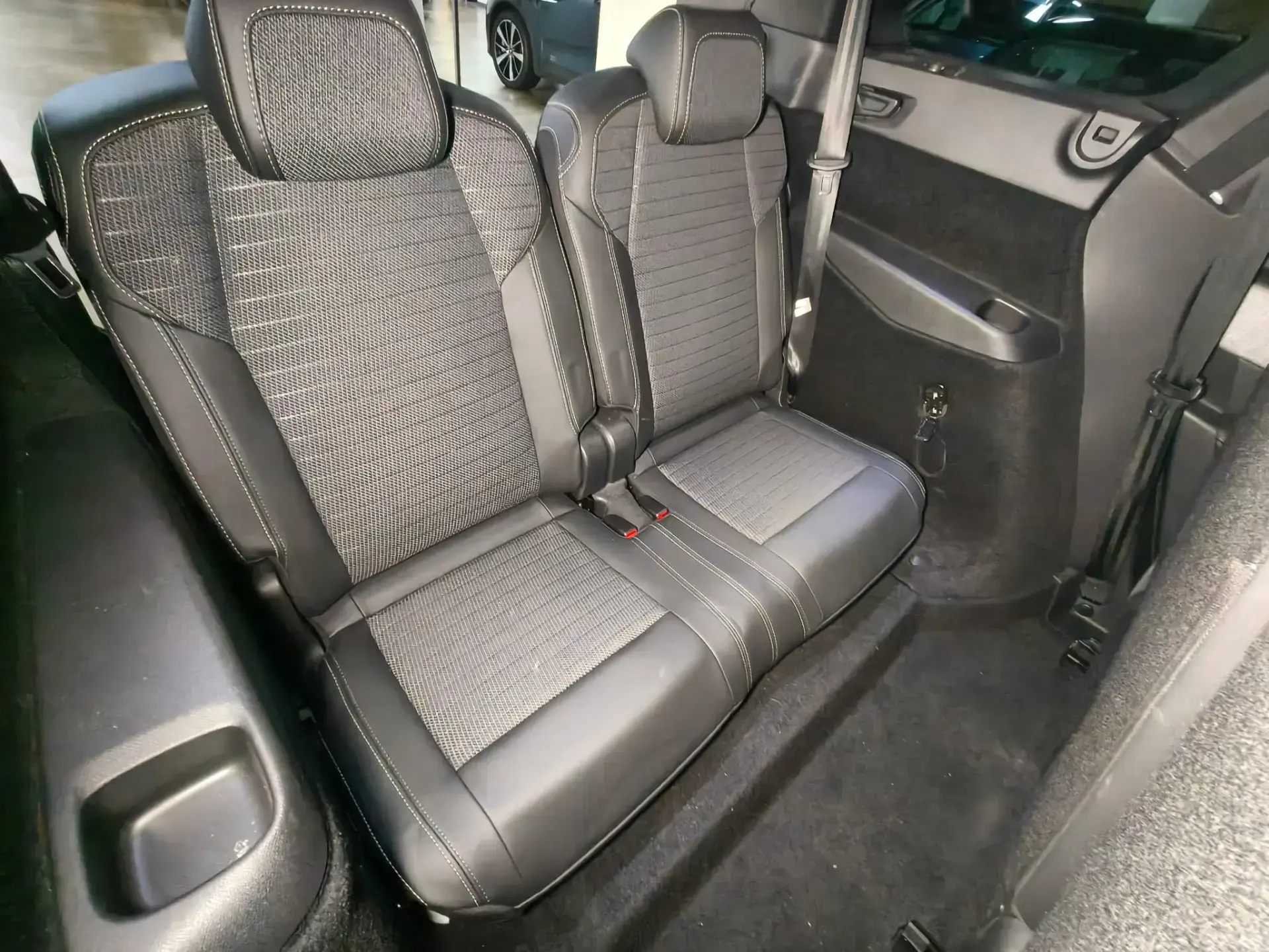 Peugeot E-5008 73 kWh GT 16