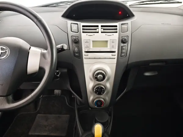 Toyota Yaris 1.0 VVT-i Comfort 11