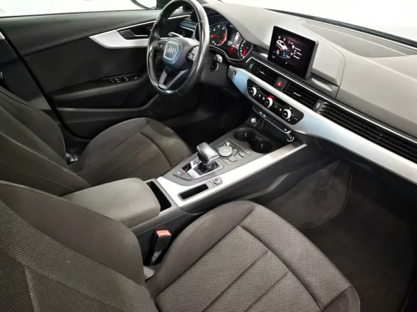 Audi A4 Avant 2.0 TDI Advance S tronic 26