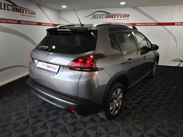 Peugeot 2008 1.2 PureTech Signature 5