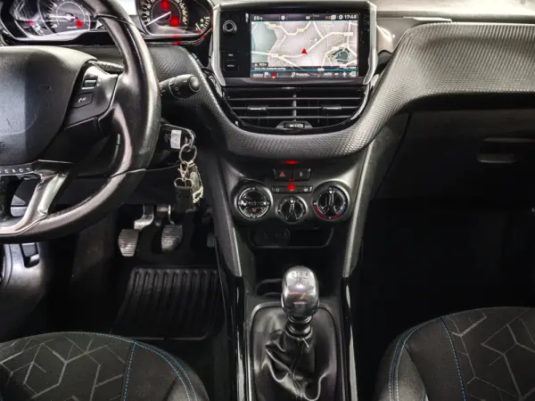 Peugeot 2008 1.2 PureTech Signature 14